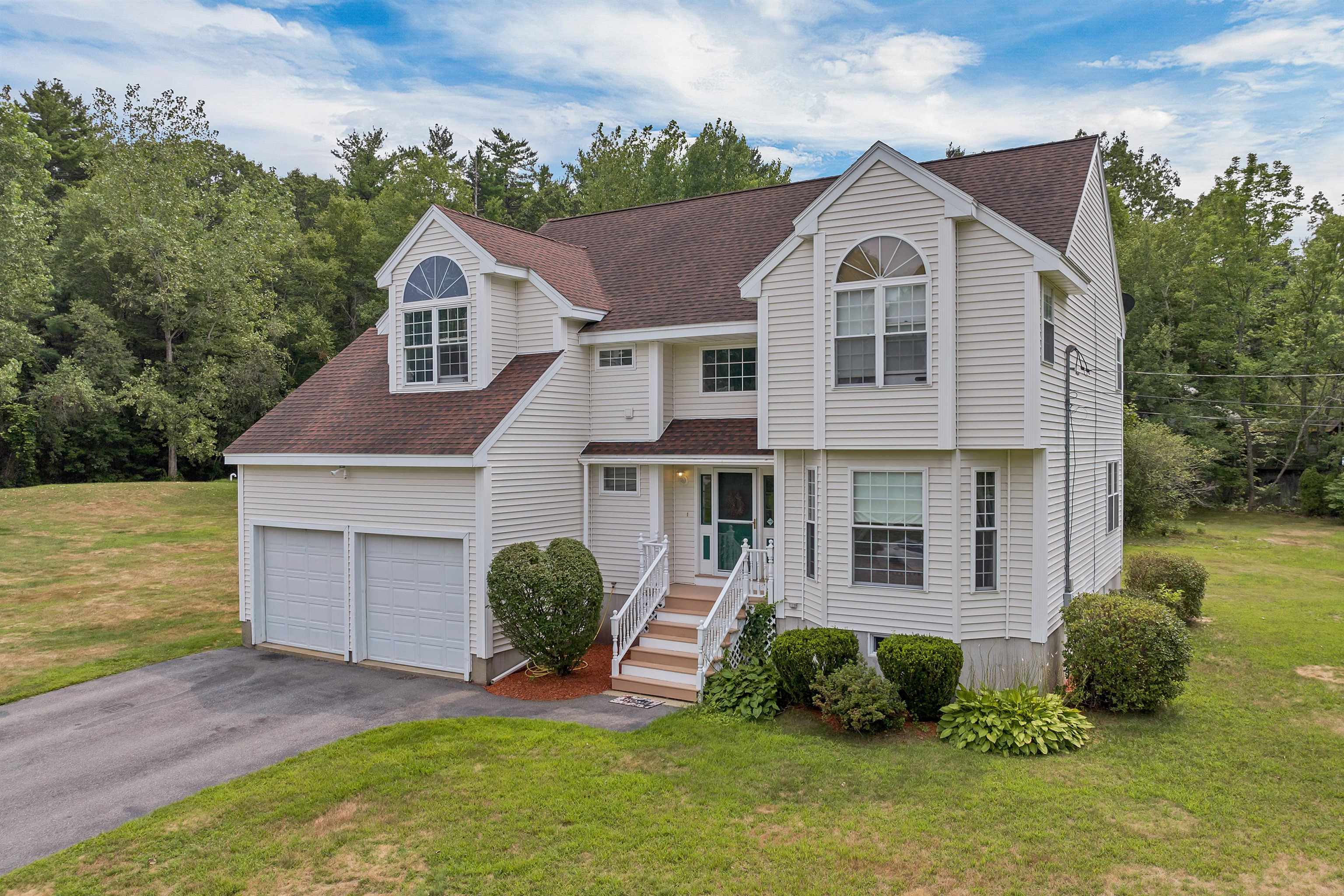 MLS 5051616: 4 Jennifer Drive, Pelham NH