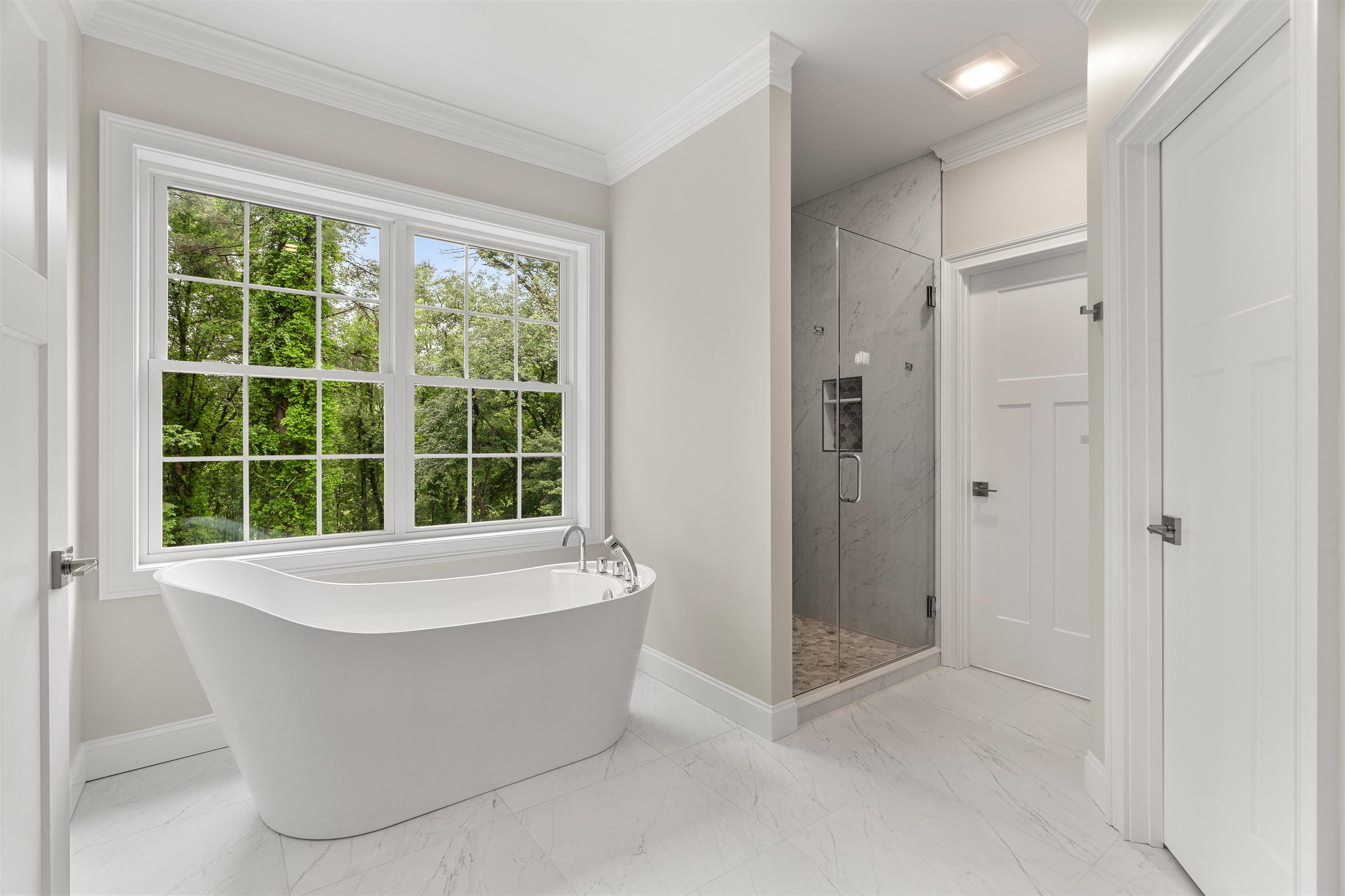 Primary bath with jacuzzi/soaking tub separate shower