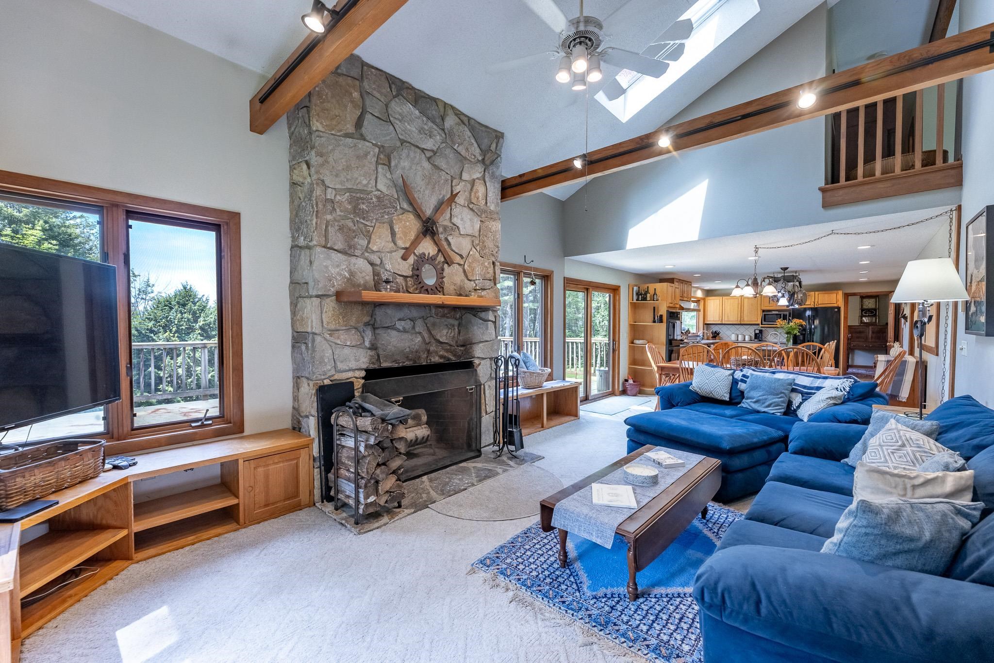 Family room - kitchen 23650137