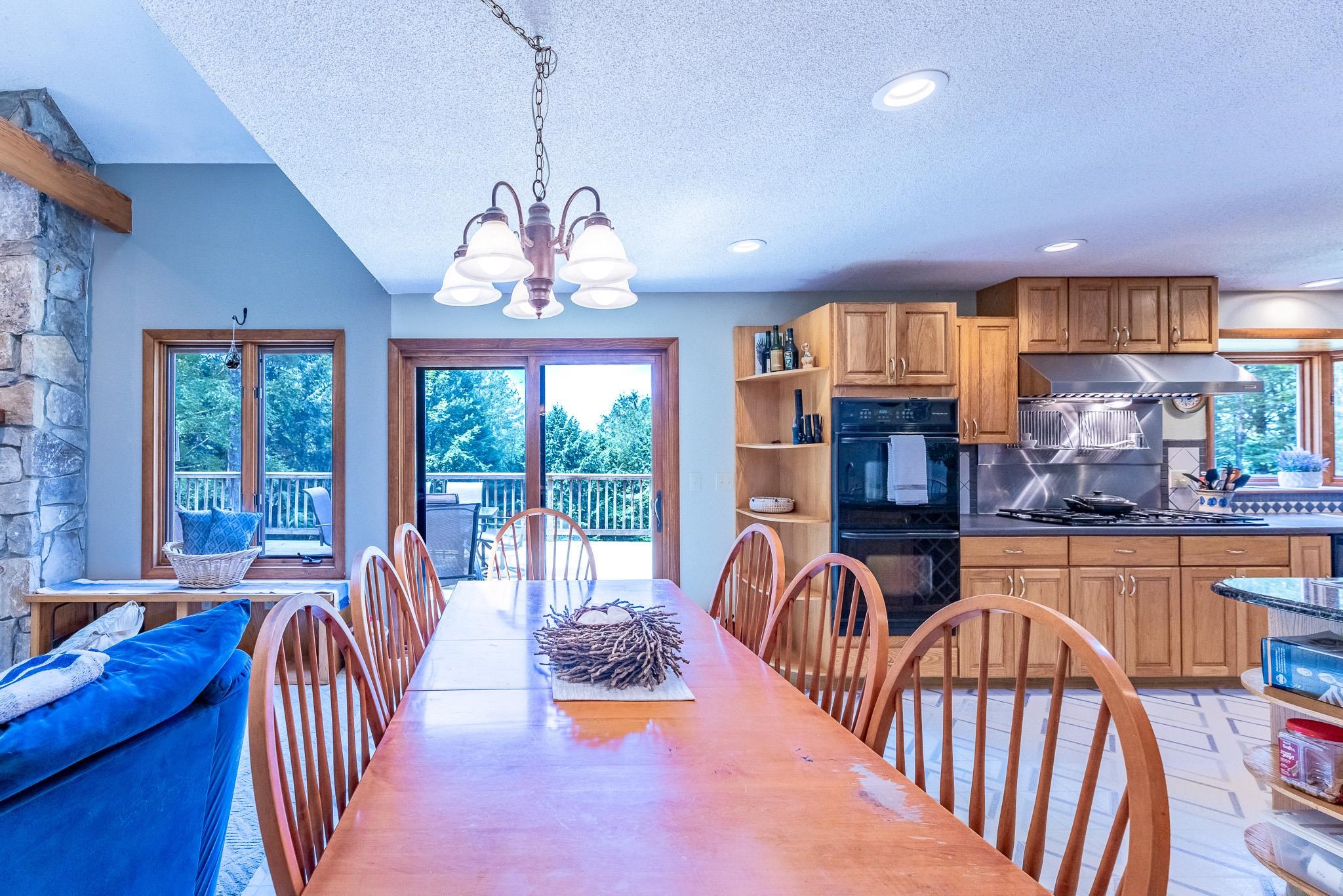 Kitchen to Deck 23650139