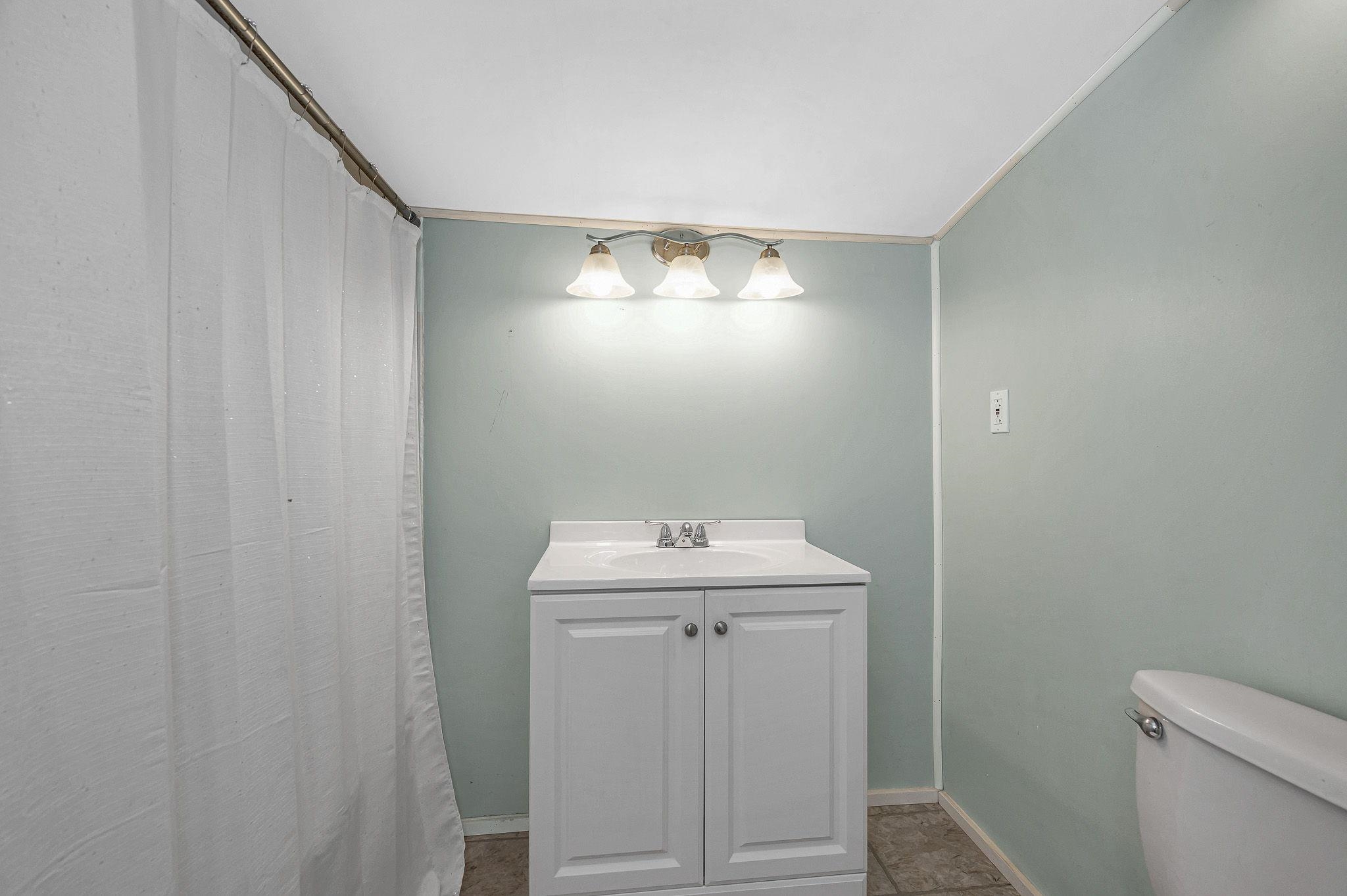 Photo 11 of 34