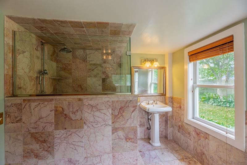 1st Floor Bathroom