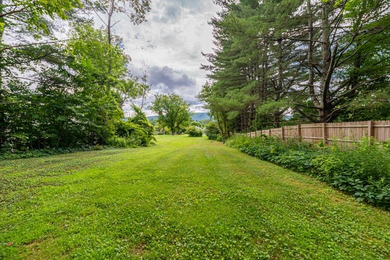 Level Side Yard