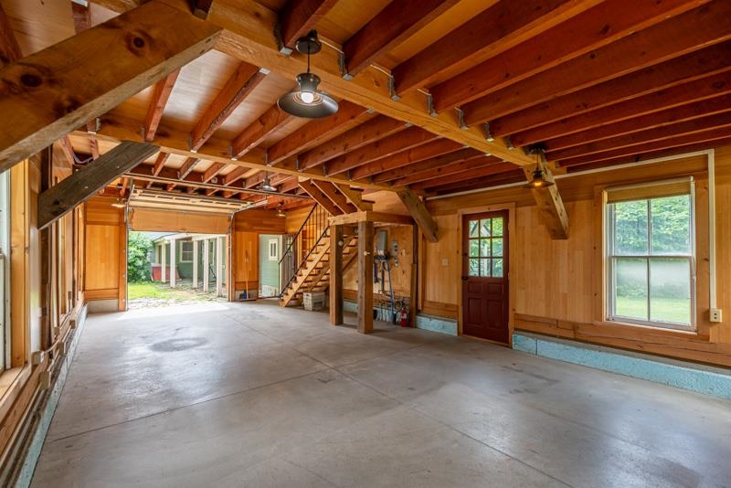Post and Beam Barn w Garage Door