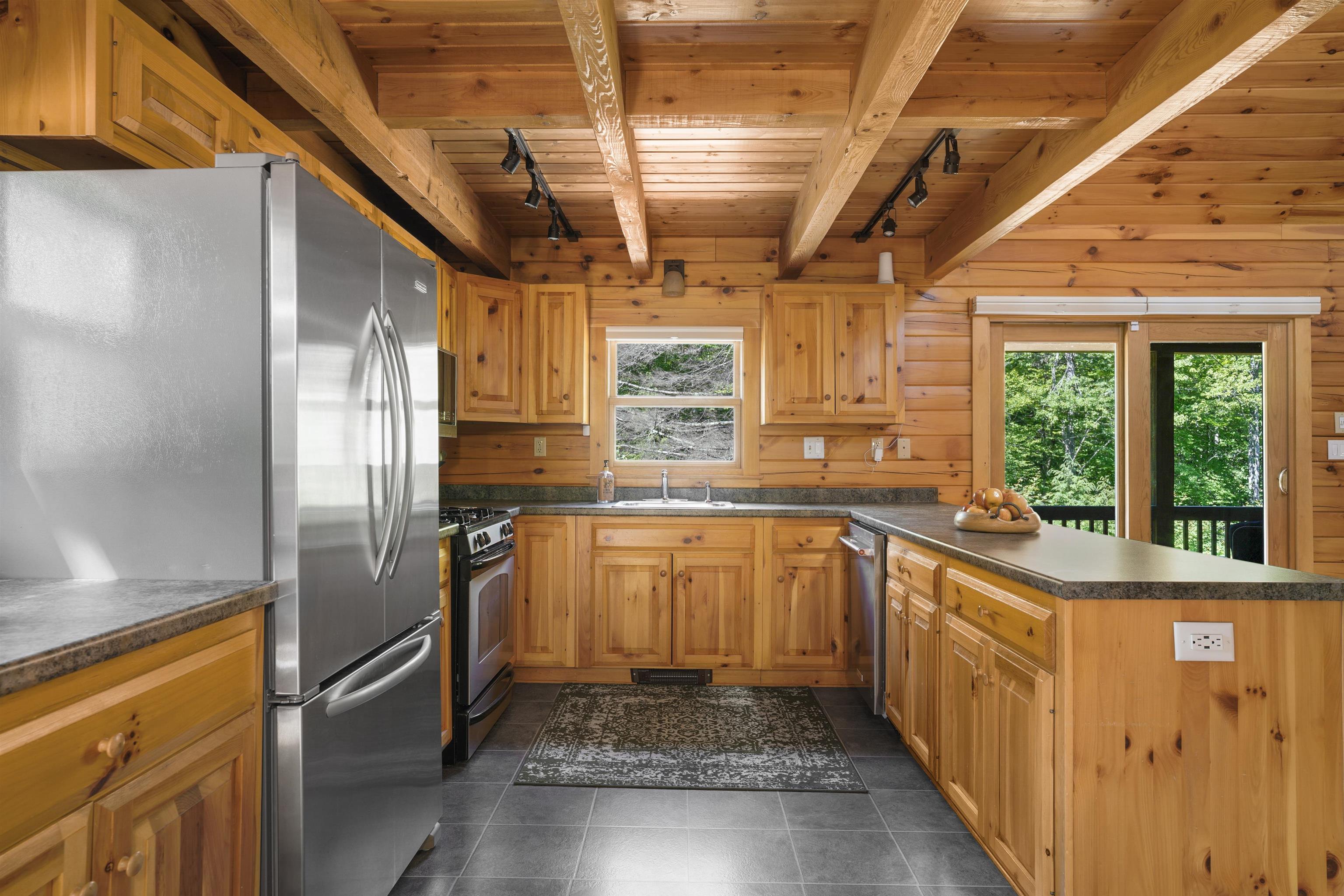 Eat-in kitchen