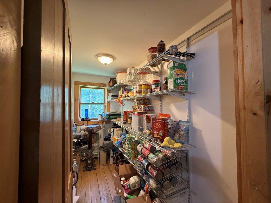 Walk In Pantry 23705300