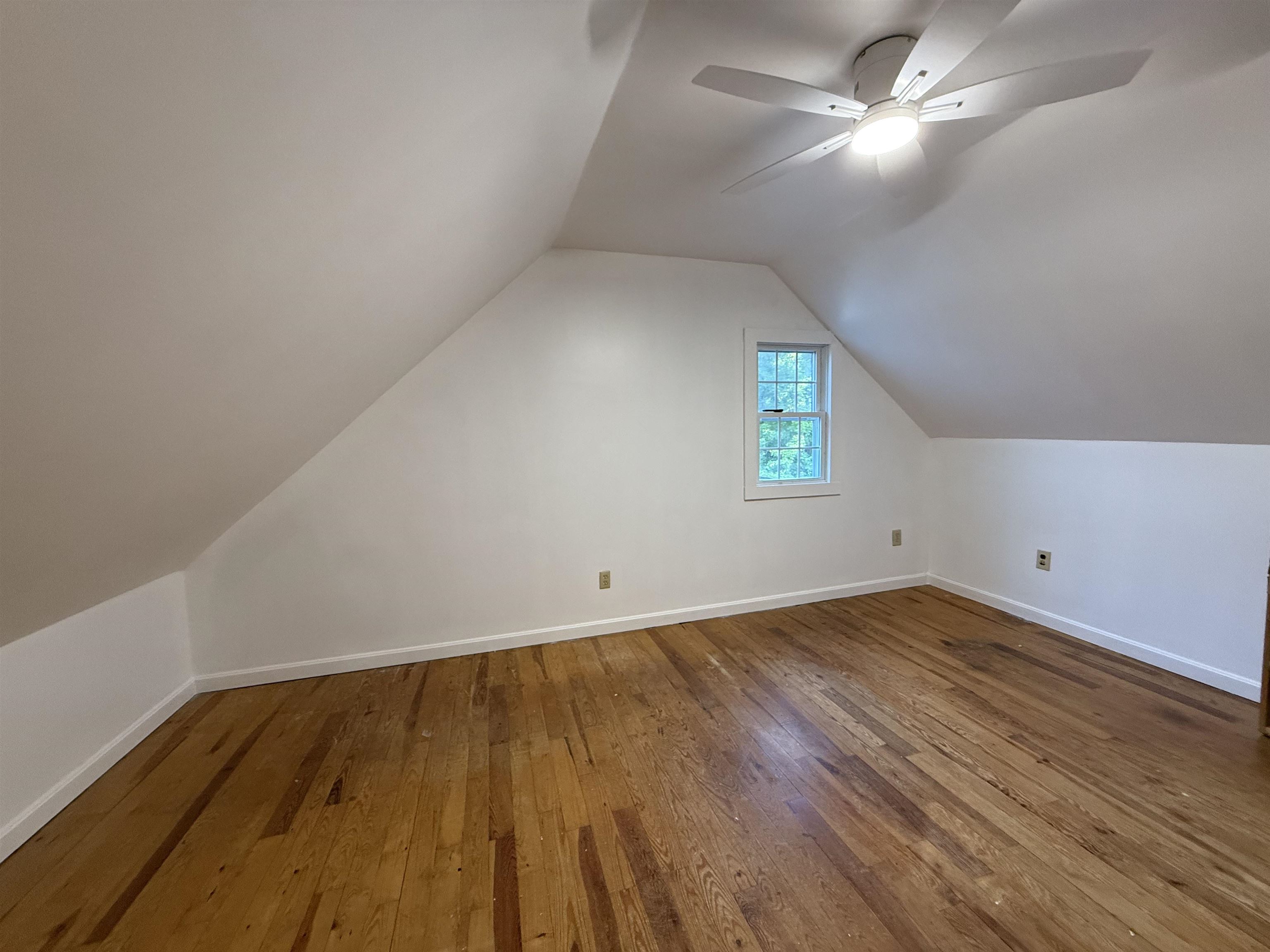 Upstairs 2nd Bedroom 23729421