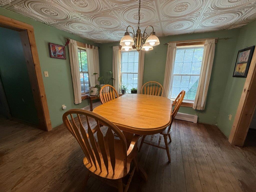Dining Room 23705278