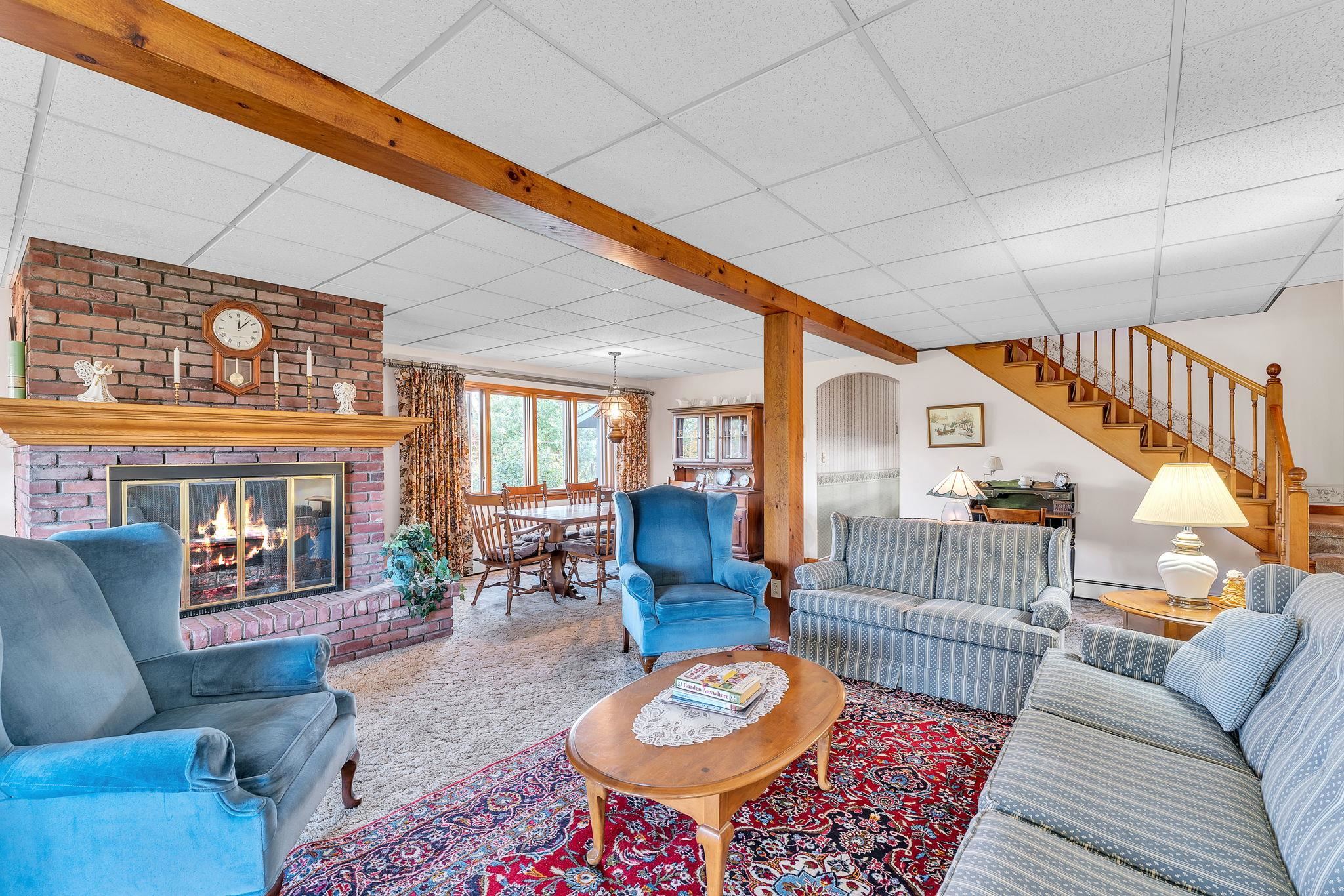 Post and beam living room