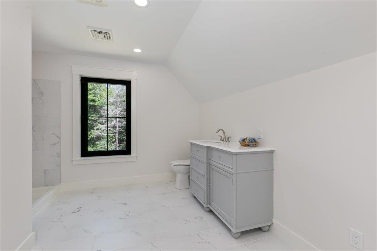 3rd floor 3/4 Bathroom