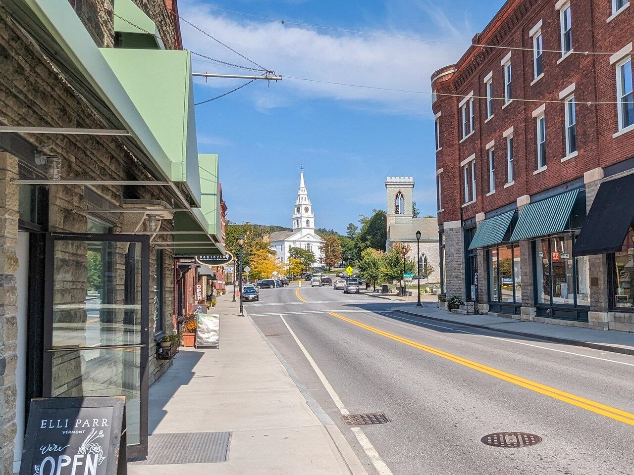 Nearby by Dining & Shopping