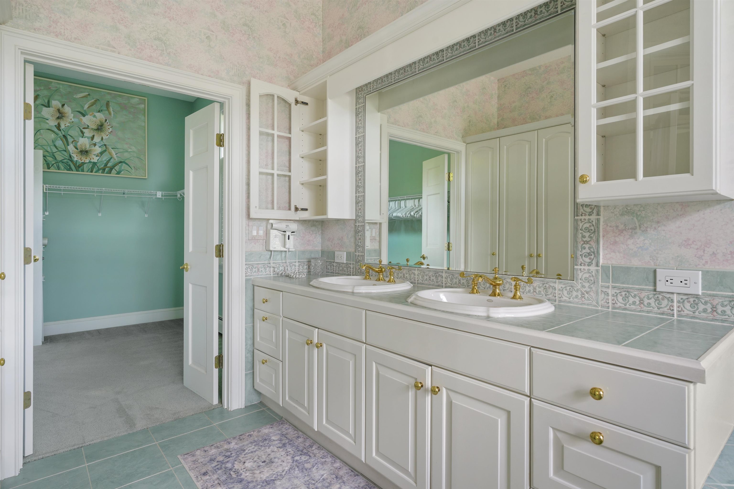 double vanity and walk in closet
