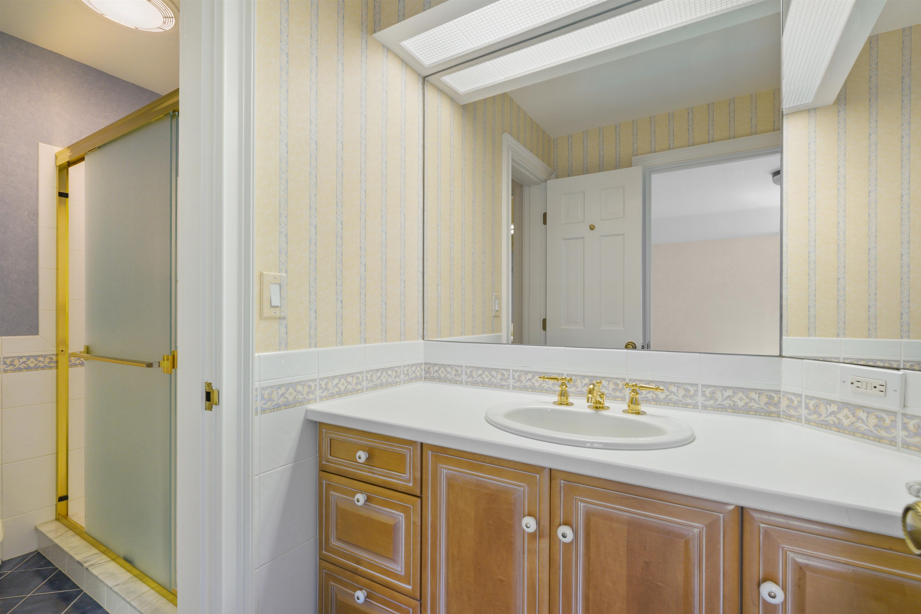 "jack and jill" bath
