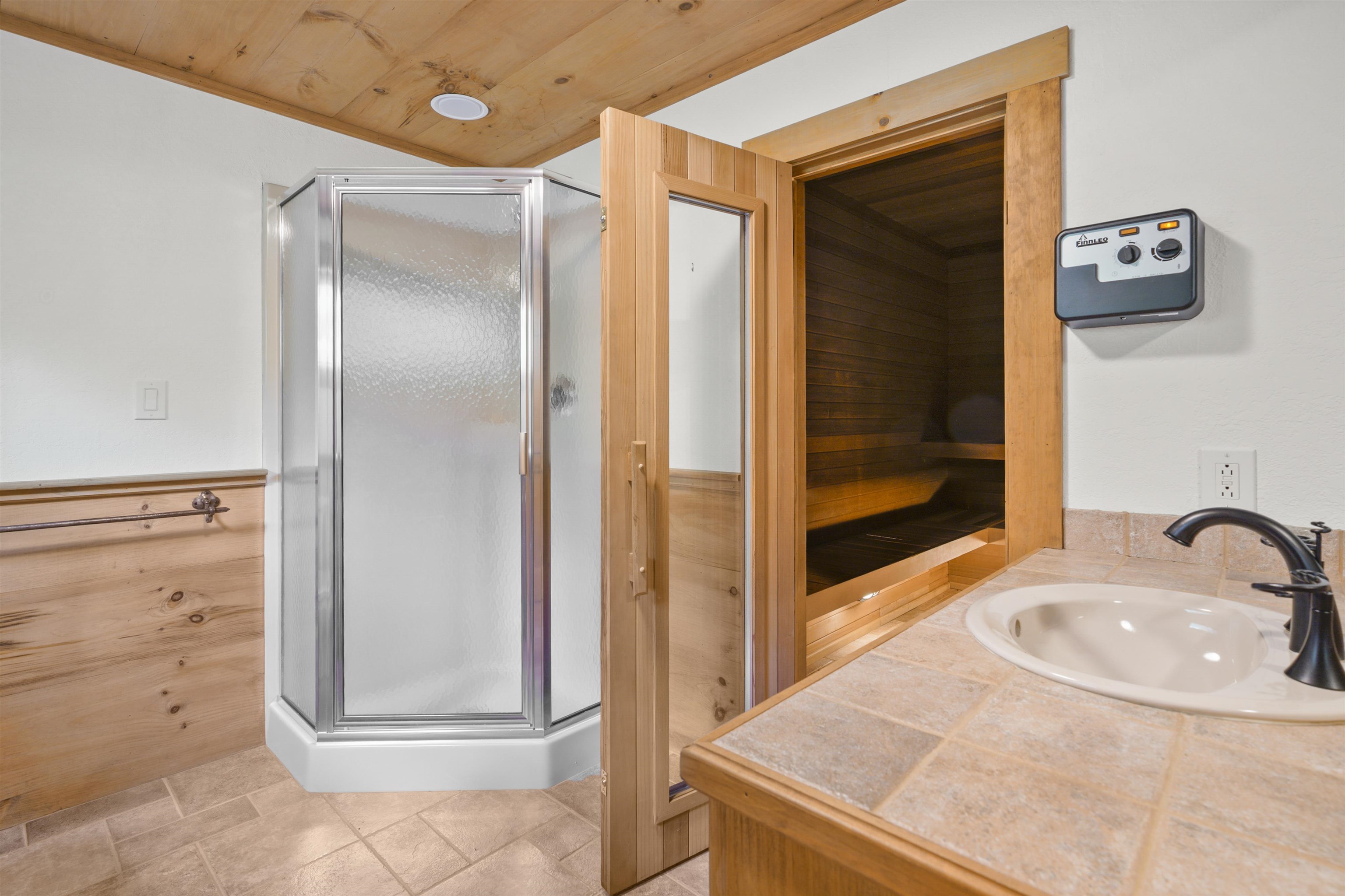 3/4 bath with sauna