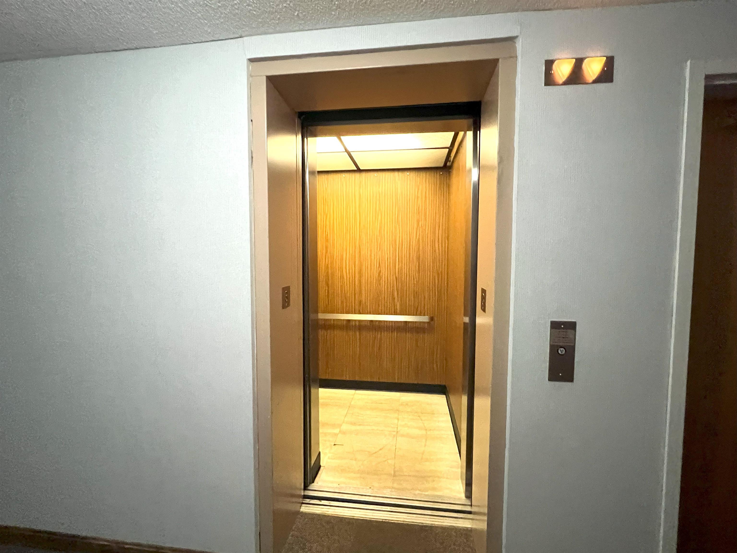 Photo 4 of 28