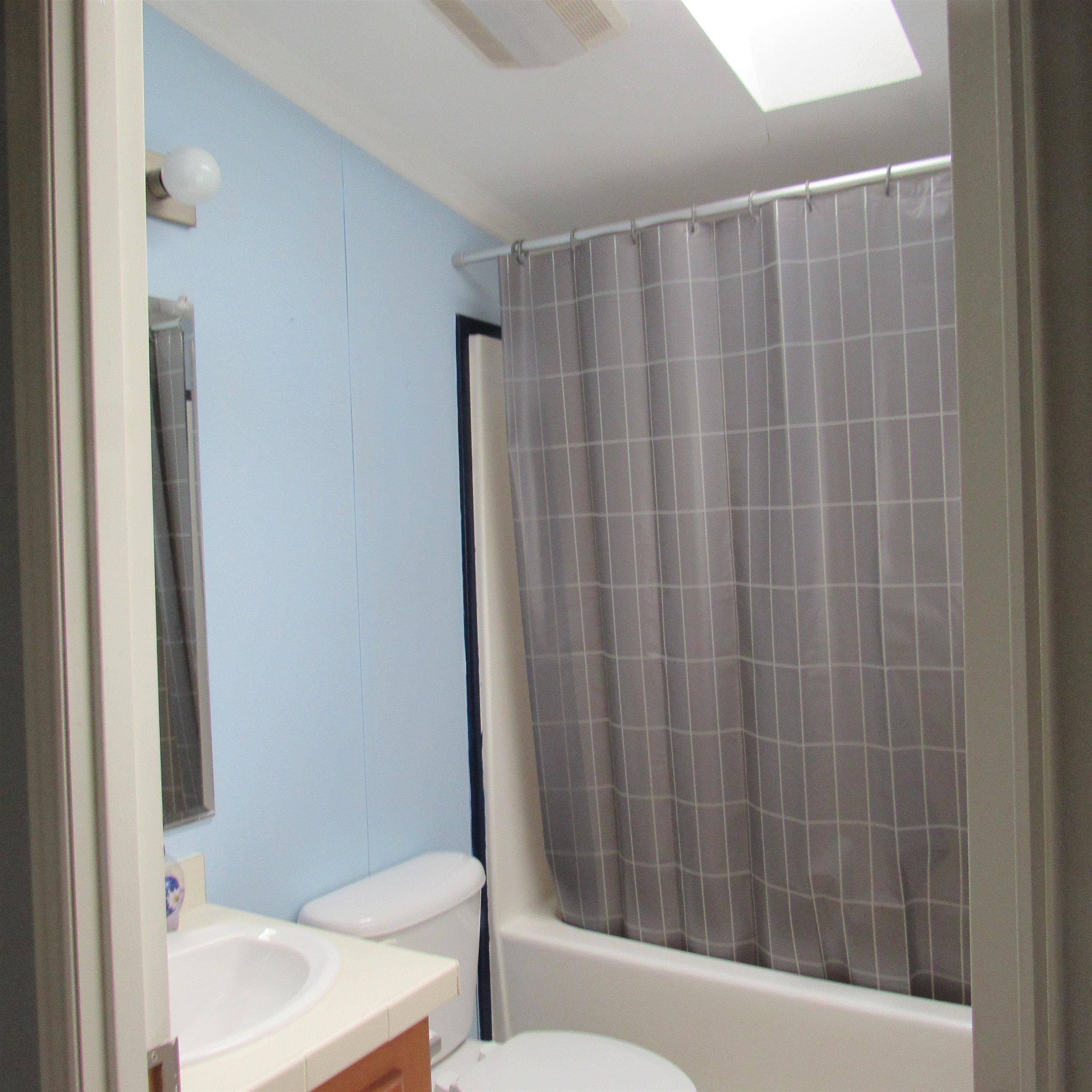 Hallway bath 23772605