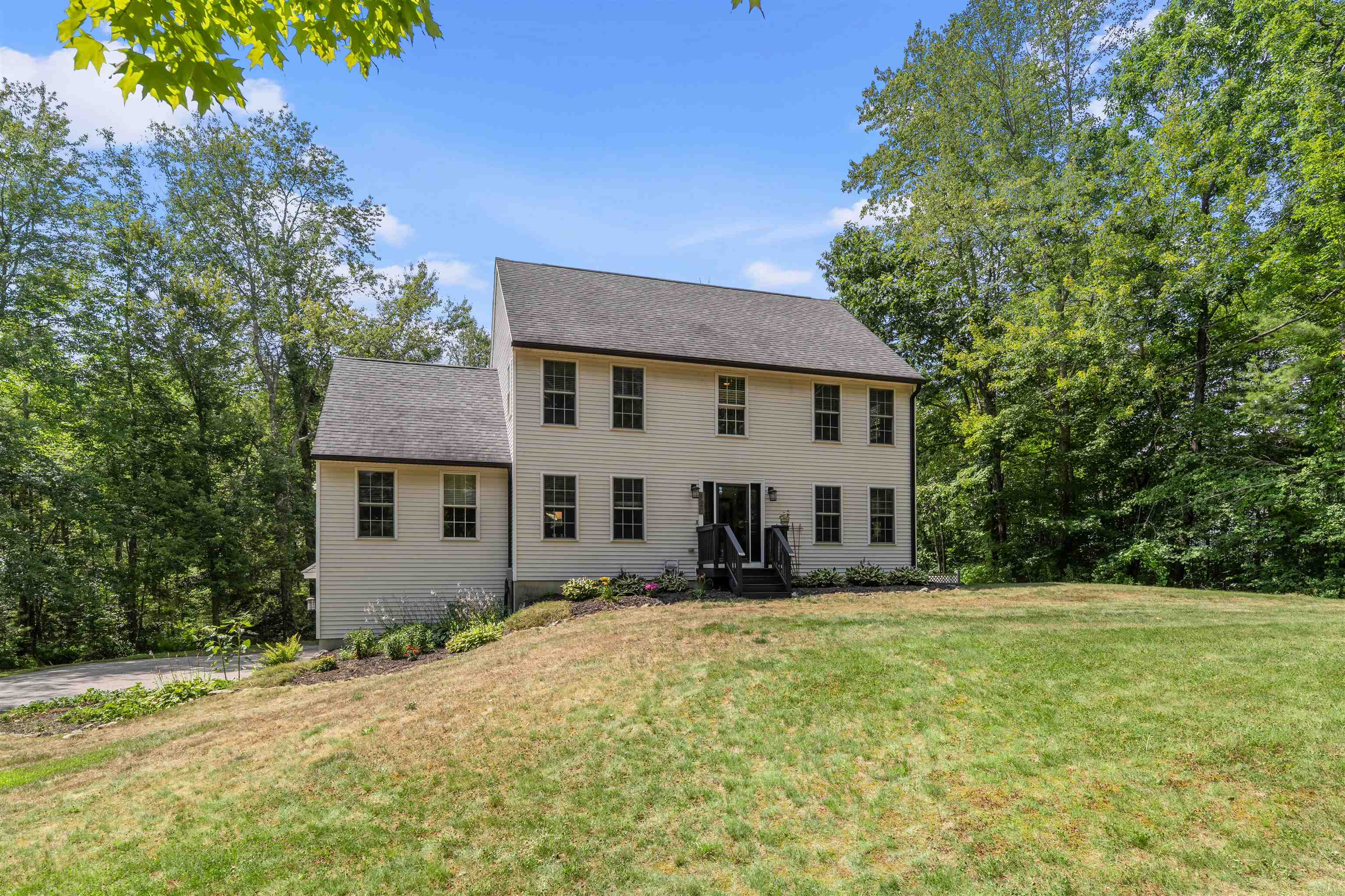 Photo of 122 Blake Road Epping NH 03042