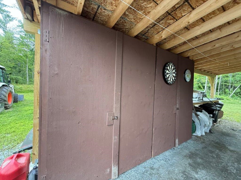 Enclosed Storage 23789871