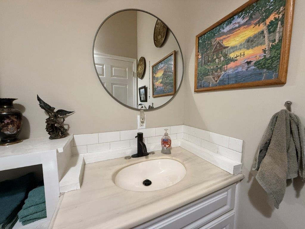 1/2 Bath 23789859