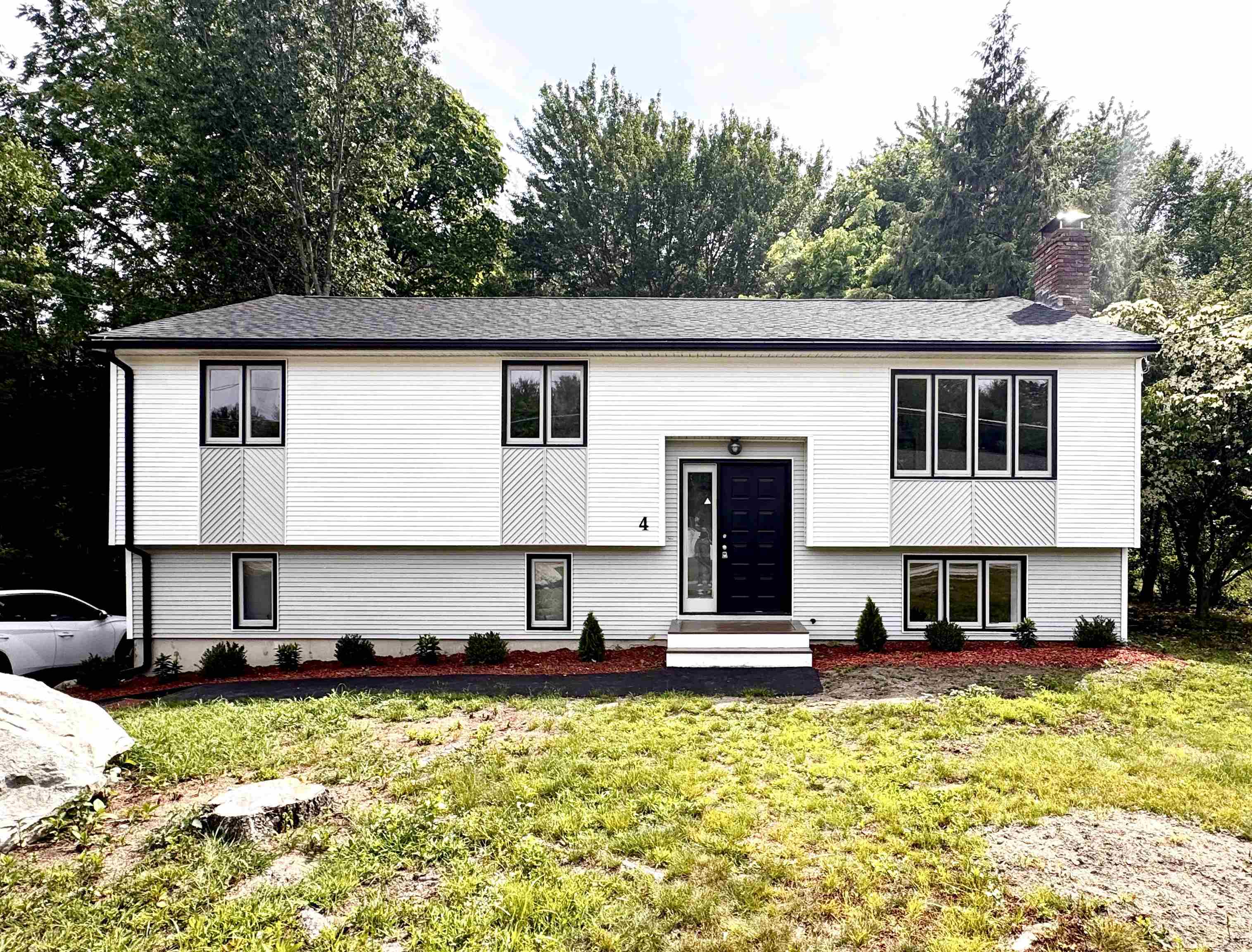 MLS 5054384: 4 Old Coach Road, Nashua NH
