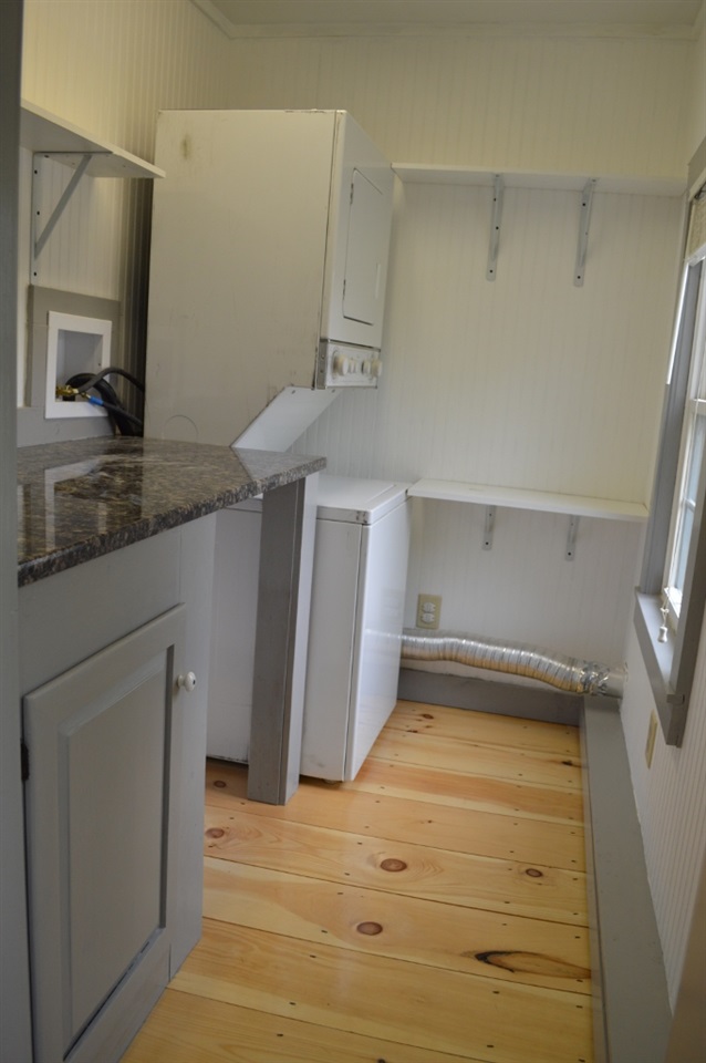 ADU/Guesthouse Laundryroom