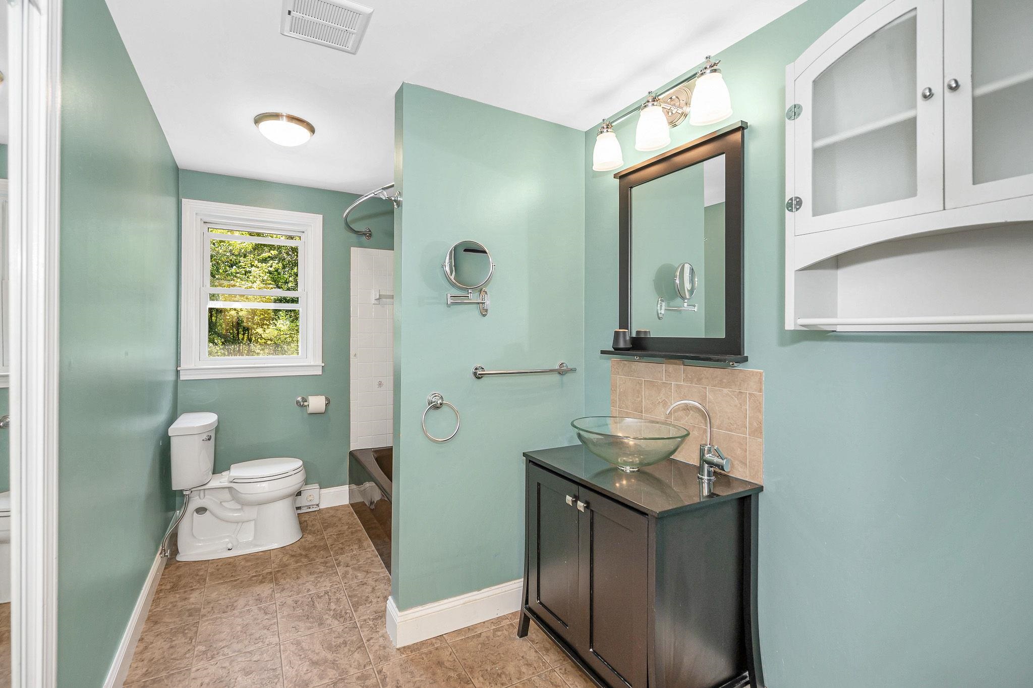 Main Floor Full Bath