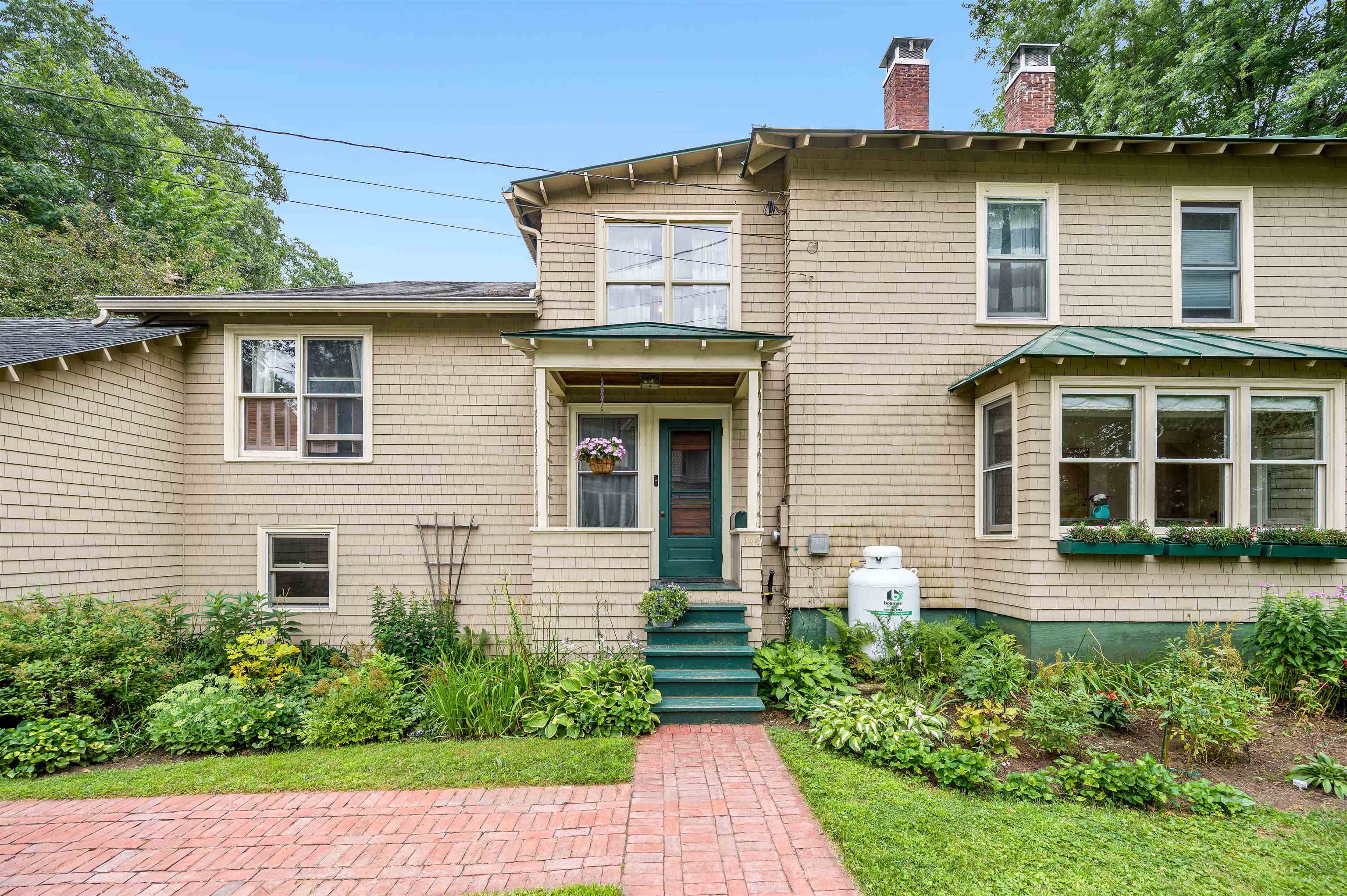 nicely maintained exterior and landscaping