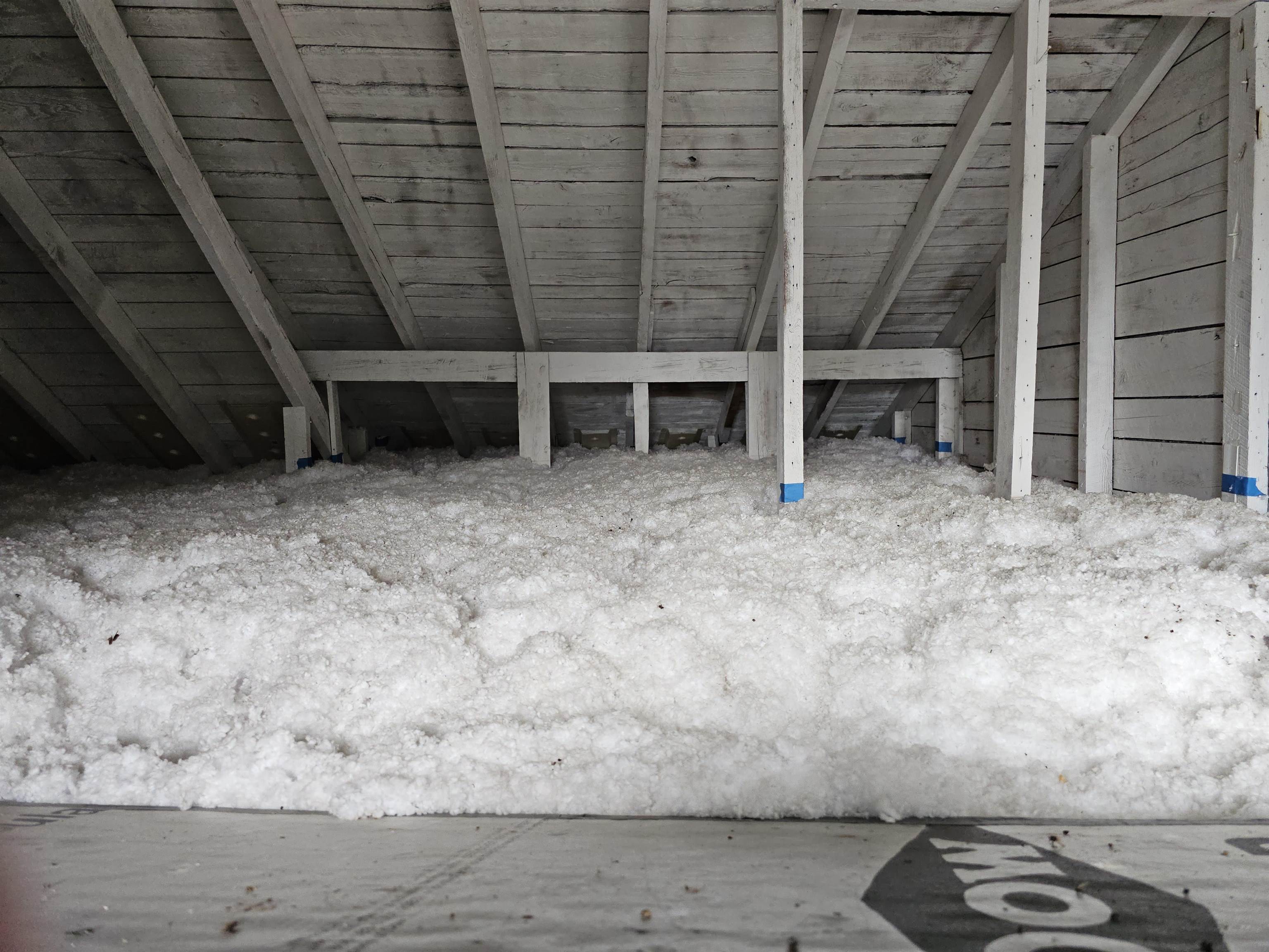 Fluffy attic insulation