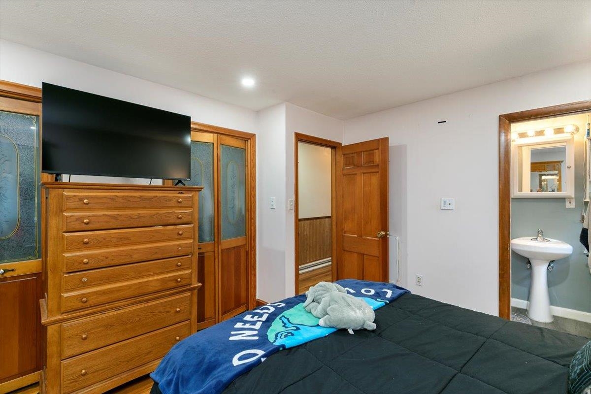 Photo 13 of 28