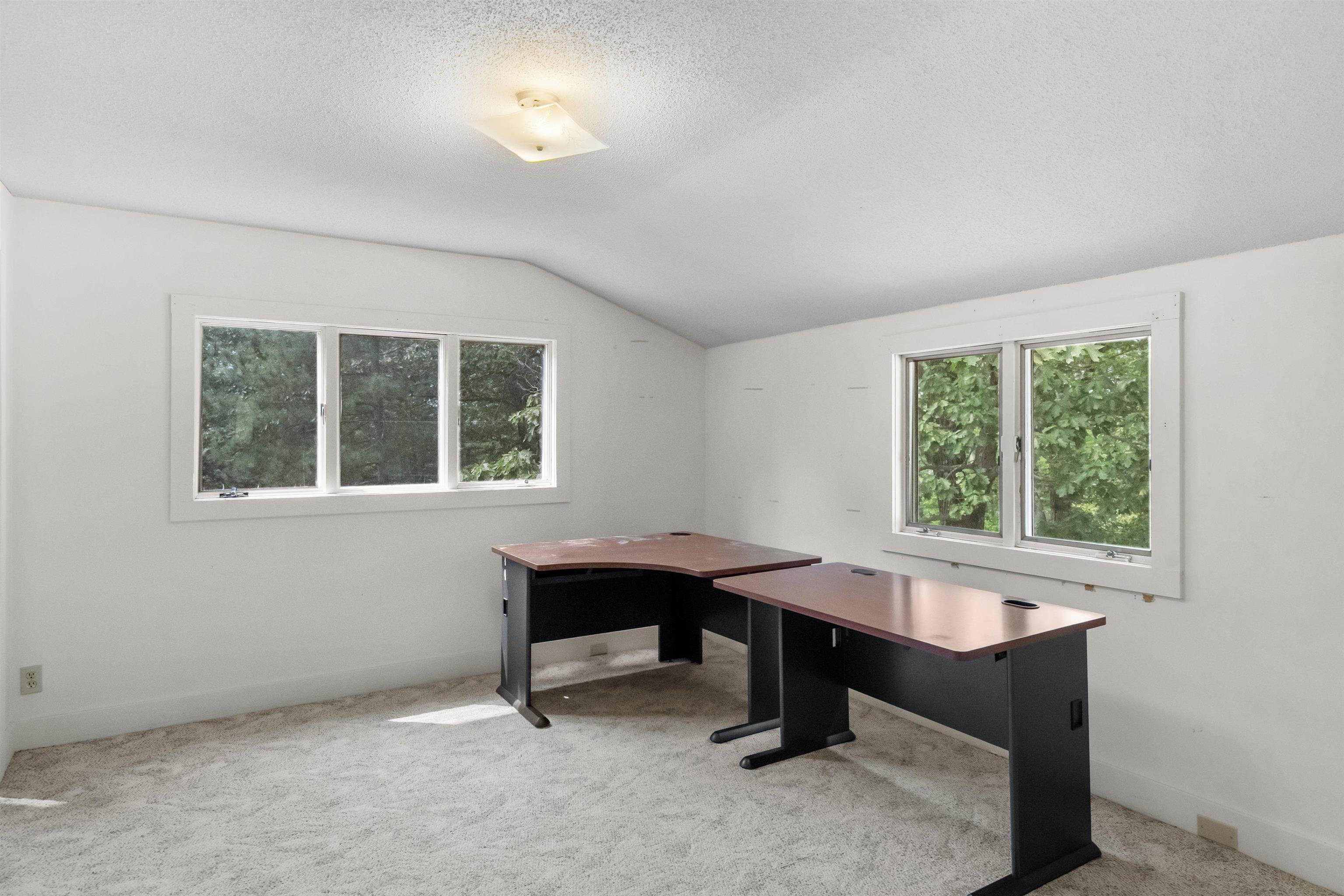 Apartment den/office