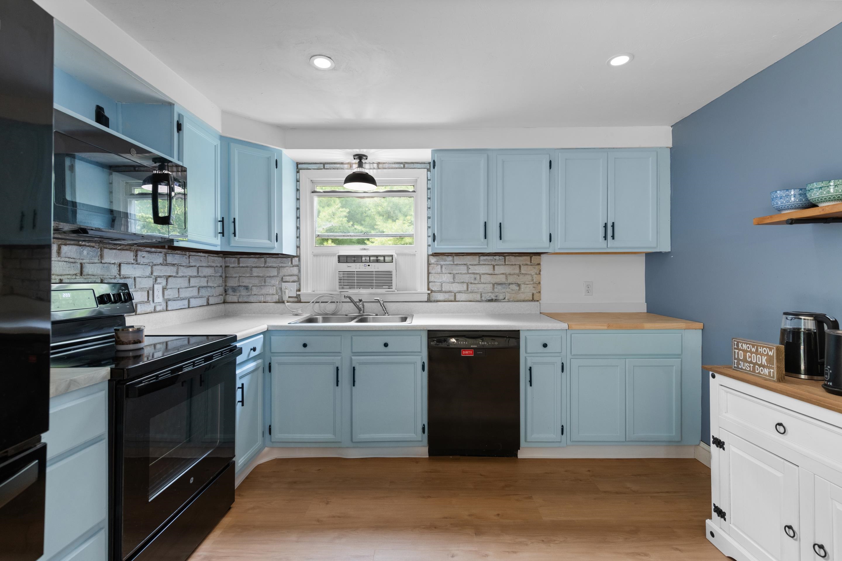 This great kitchen has been freshly painted and ready to entertain!