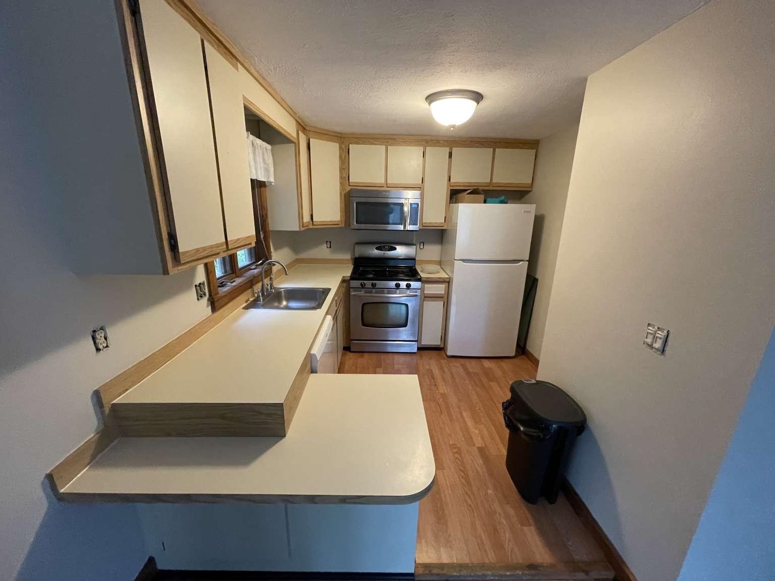 Photo 3 of 19