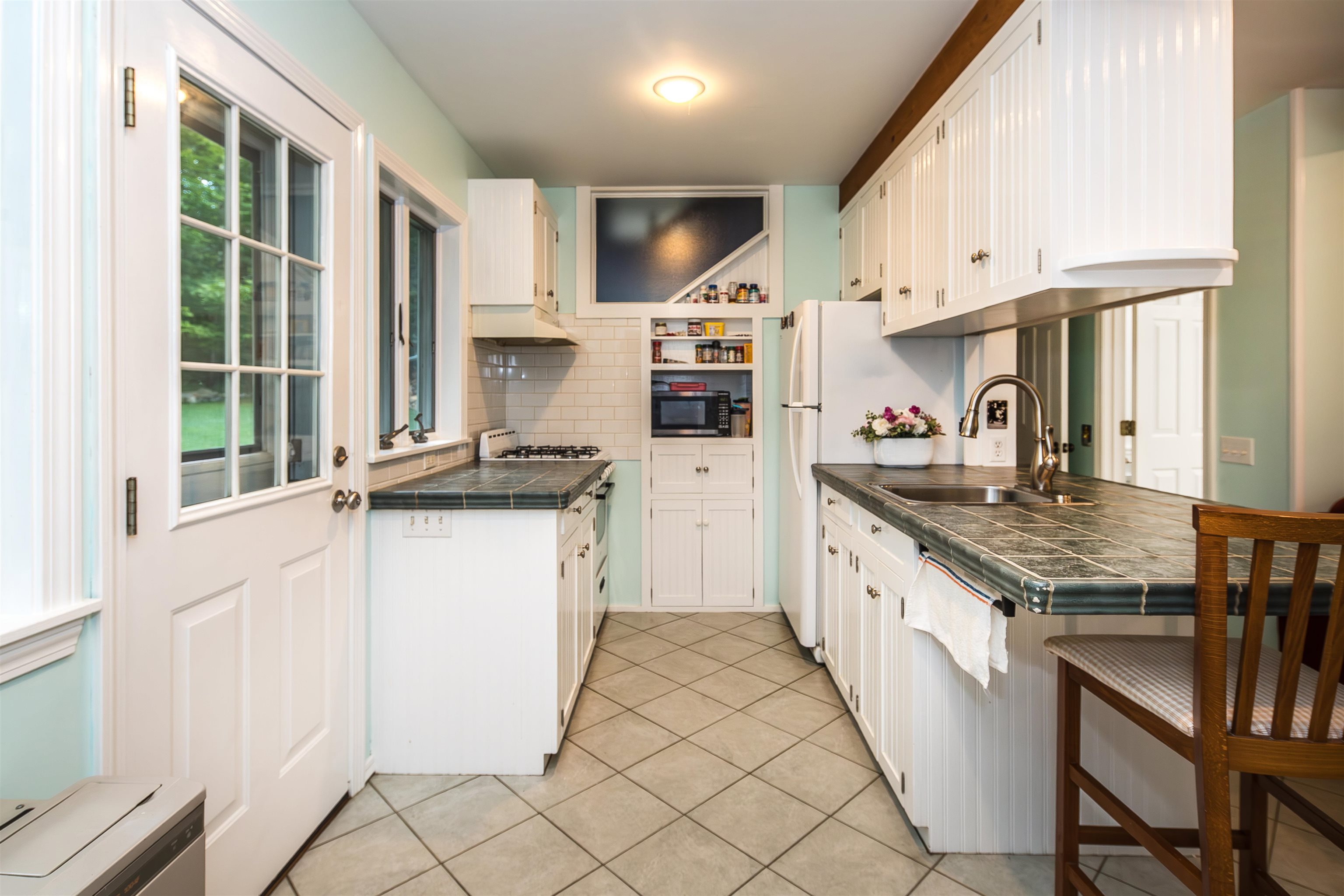 APARTMENT KITCHEN