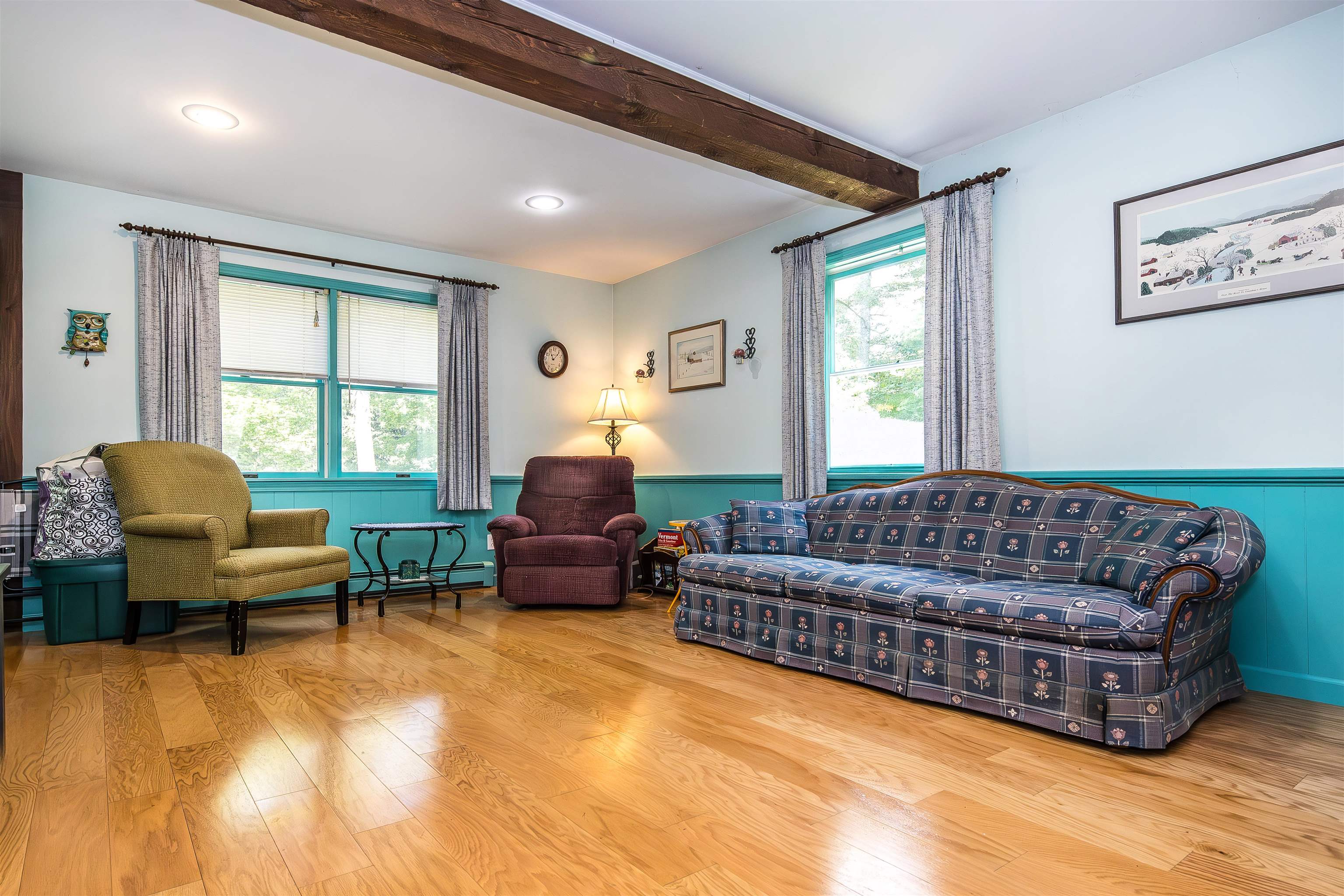 MAIN LIVING ROOM