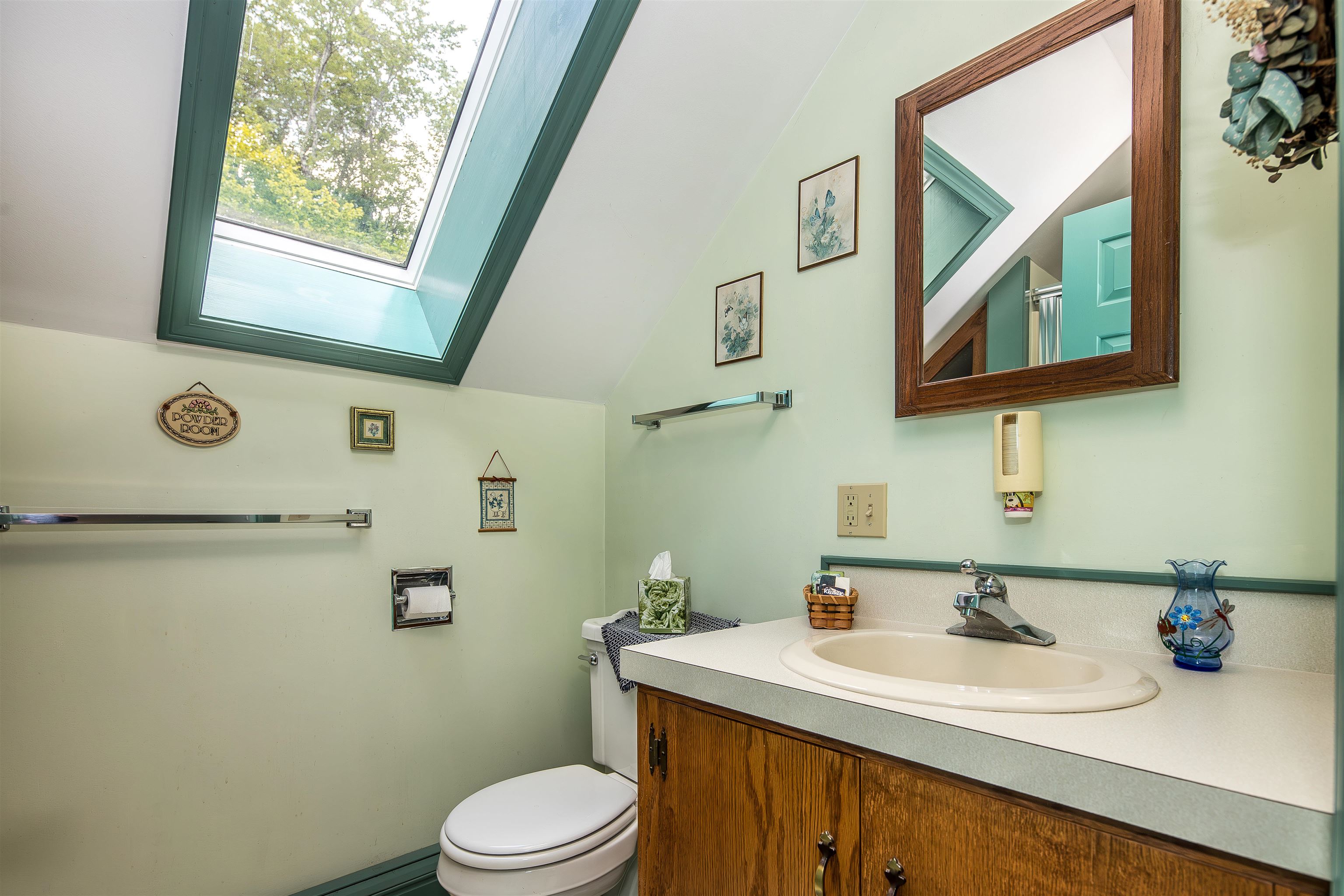 MAIN UPSTAIRS BATHROOM