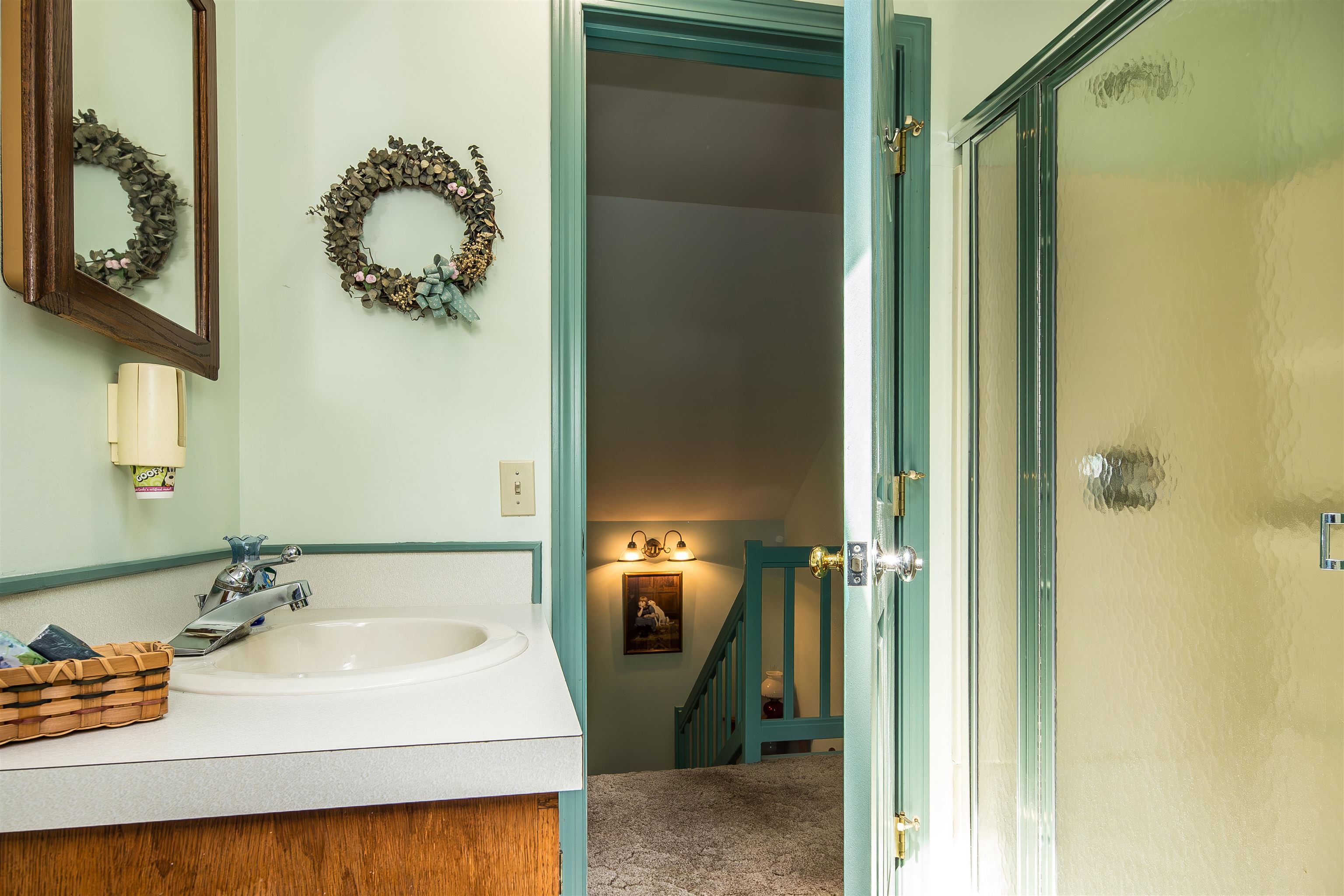 MAIN UPSTAIRS BATHROOM