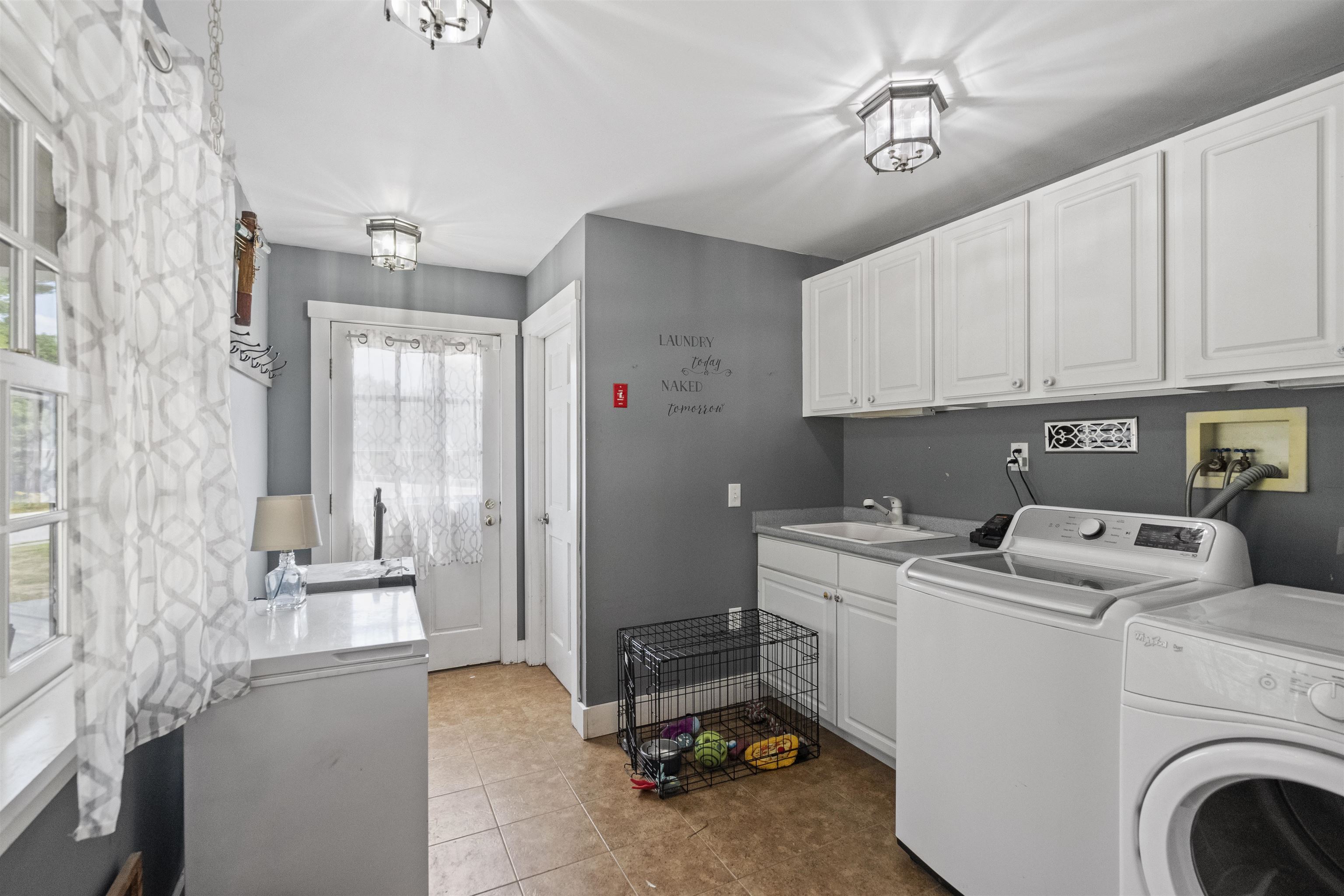 main home mud room-laundry area