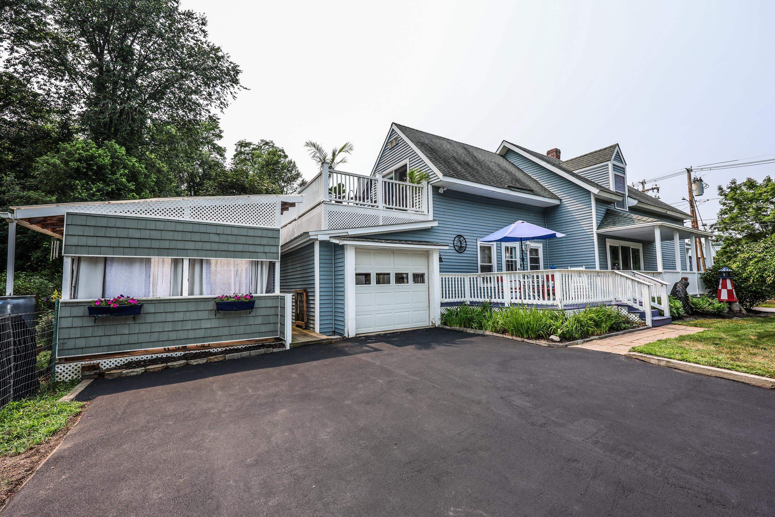 Side View showing 2 floor deck