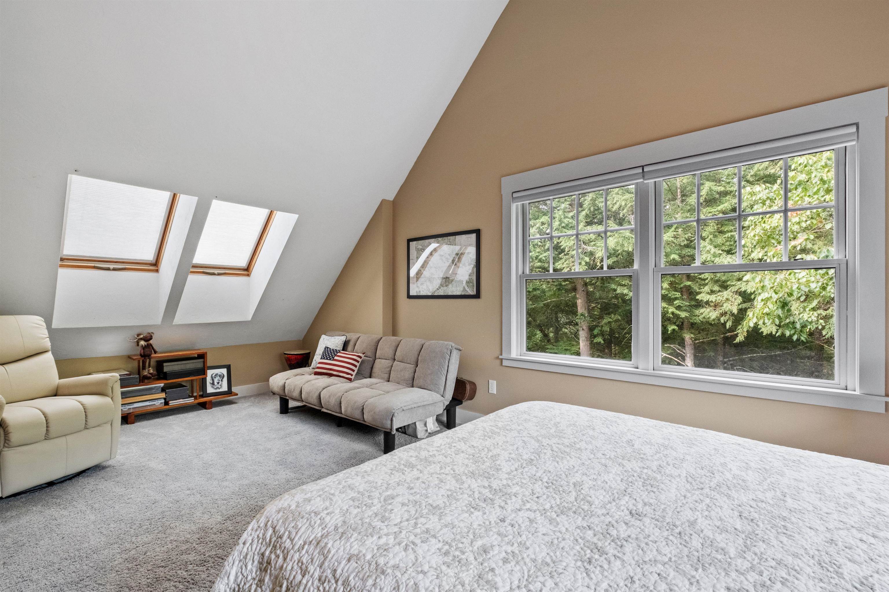 Bright and Sunny 2nd Floor Bedroom 23855743