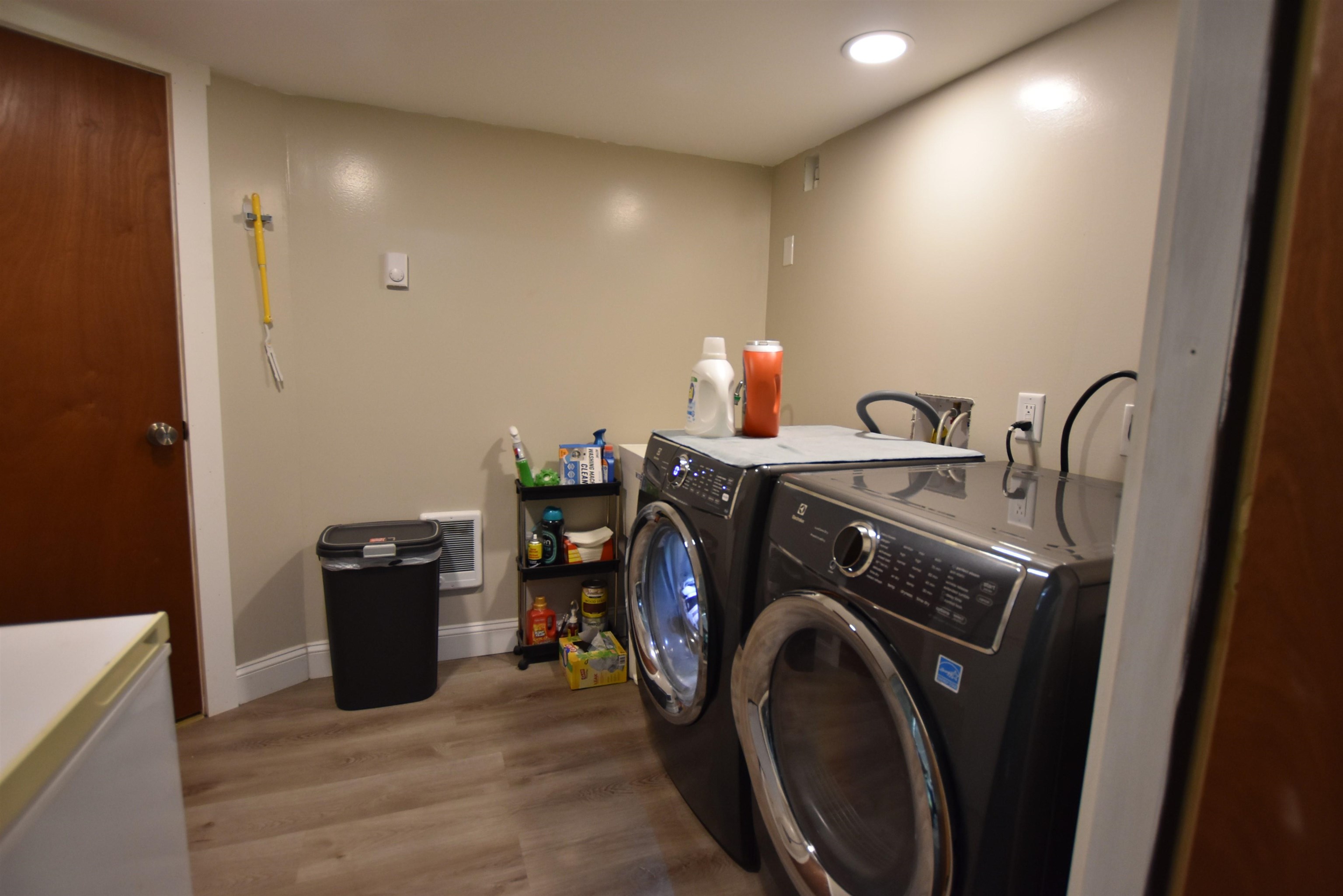 additional laundry room off garage
