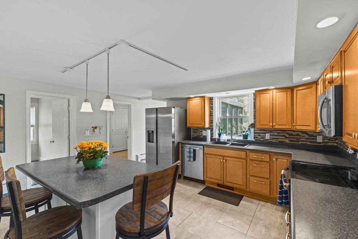 gorgeous open kitchen!