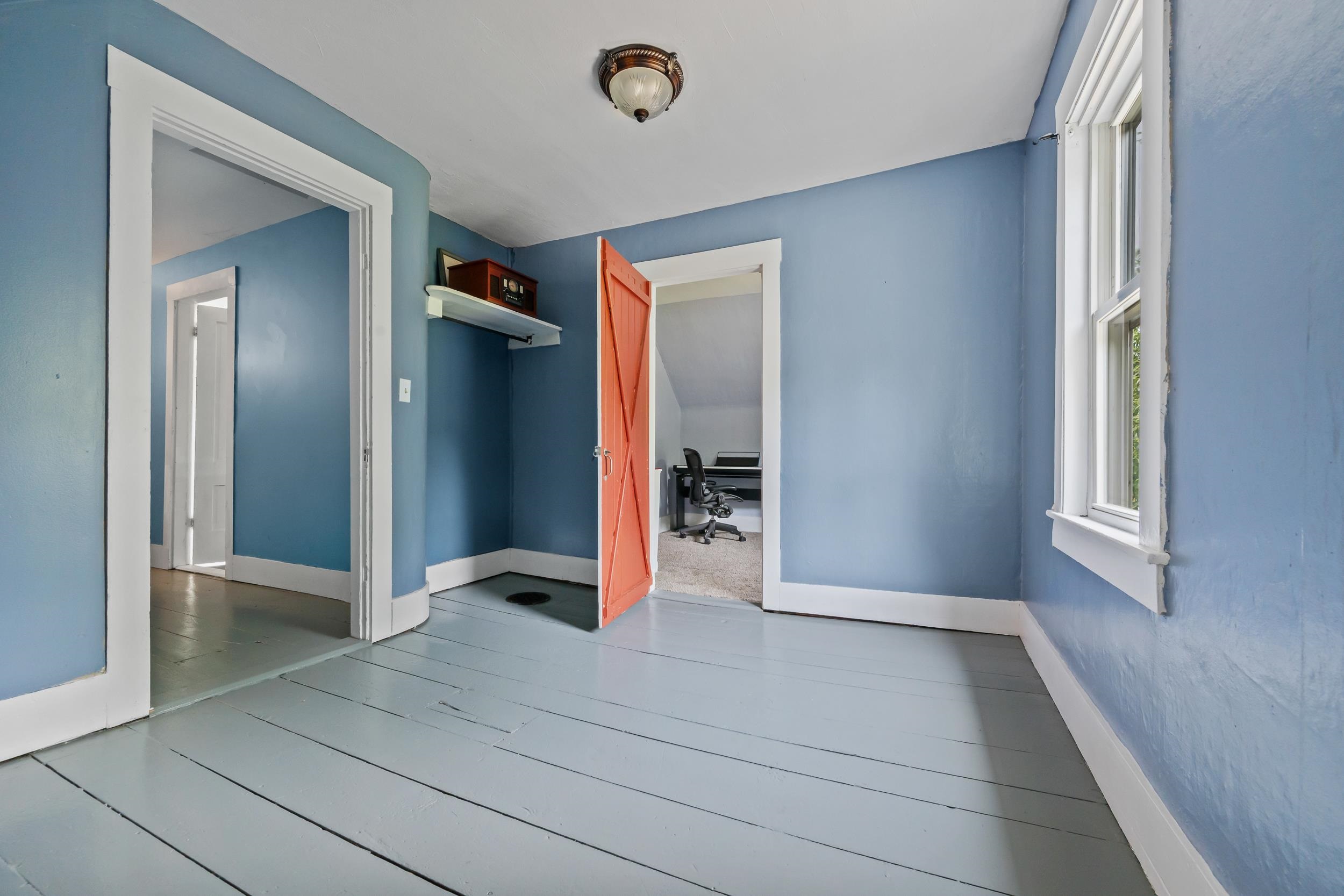 Extra room between bedroom and bathroom