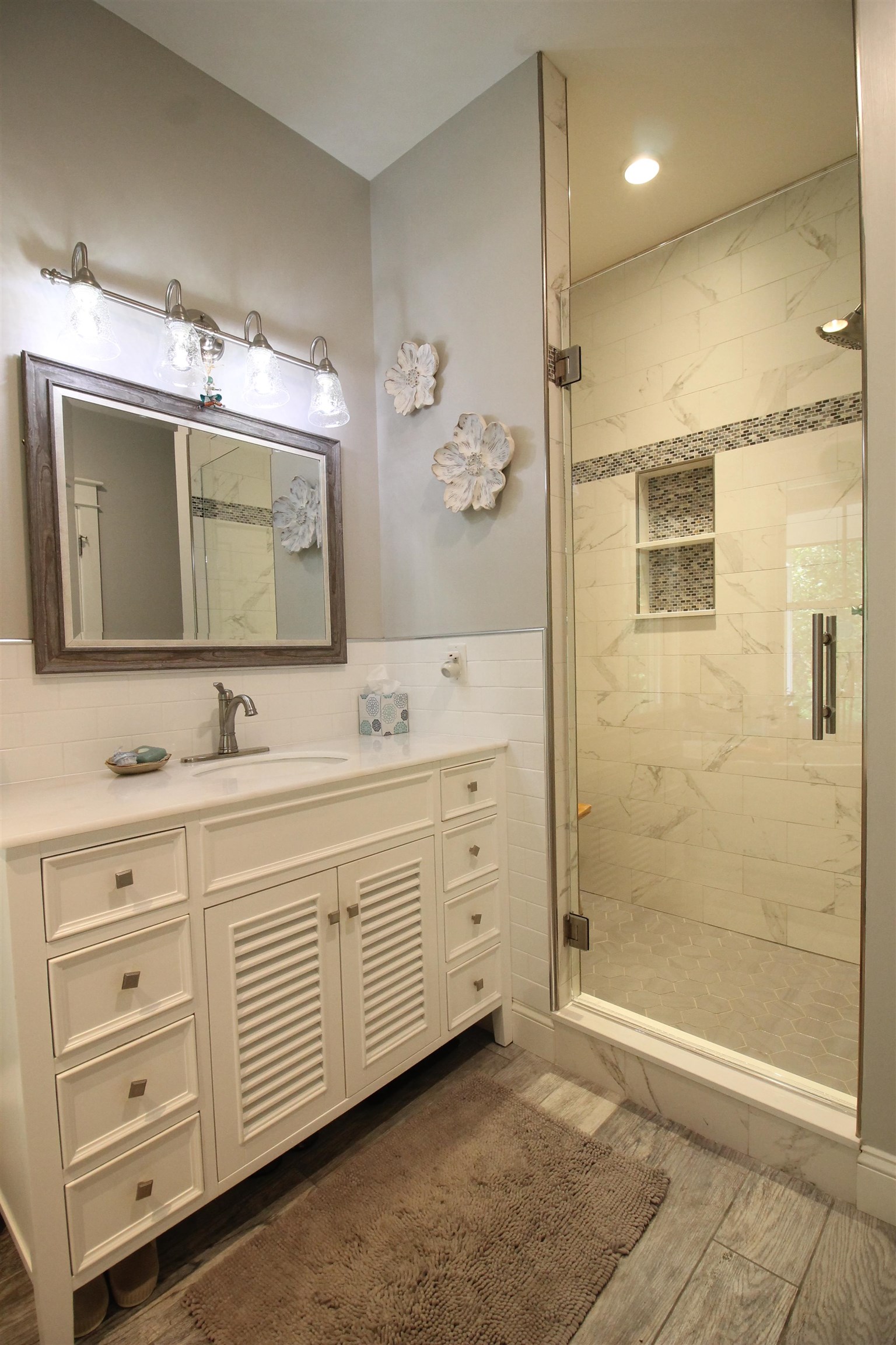 ...and a tile/glass walk-in shower