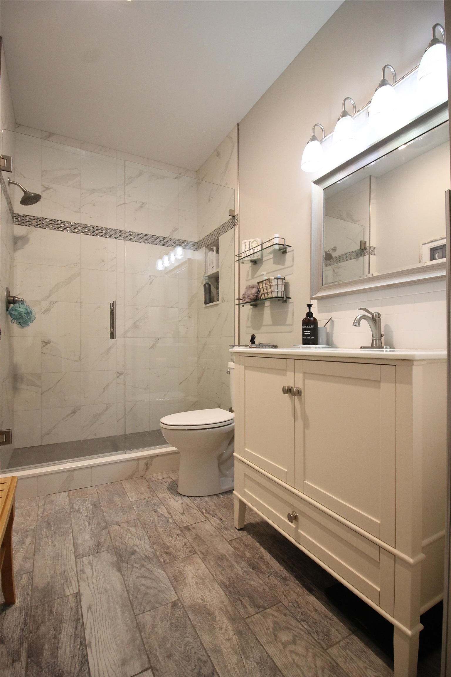 2nd bath is also gorgeous