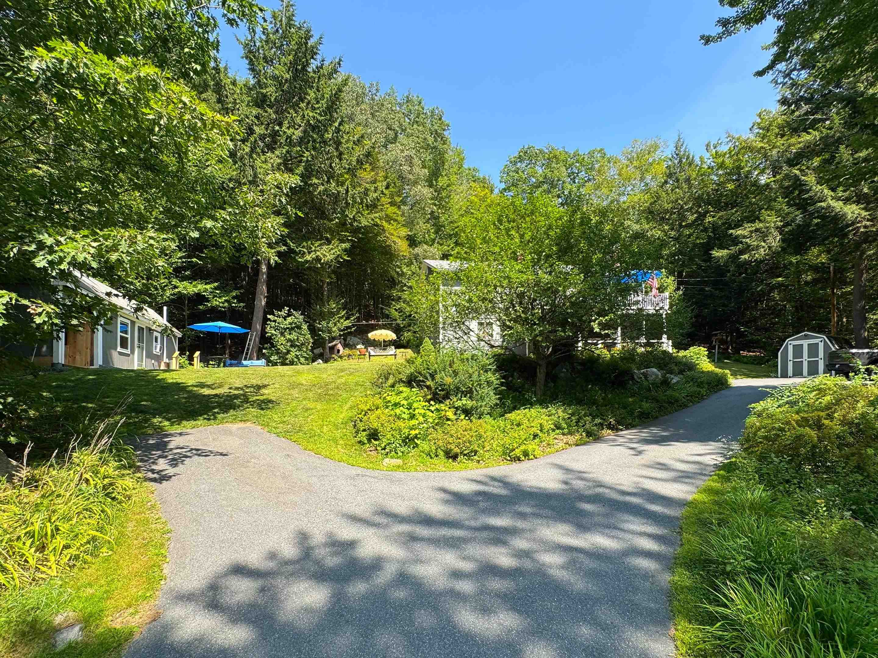 Driveway 23863682