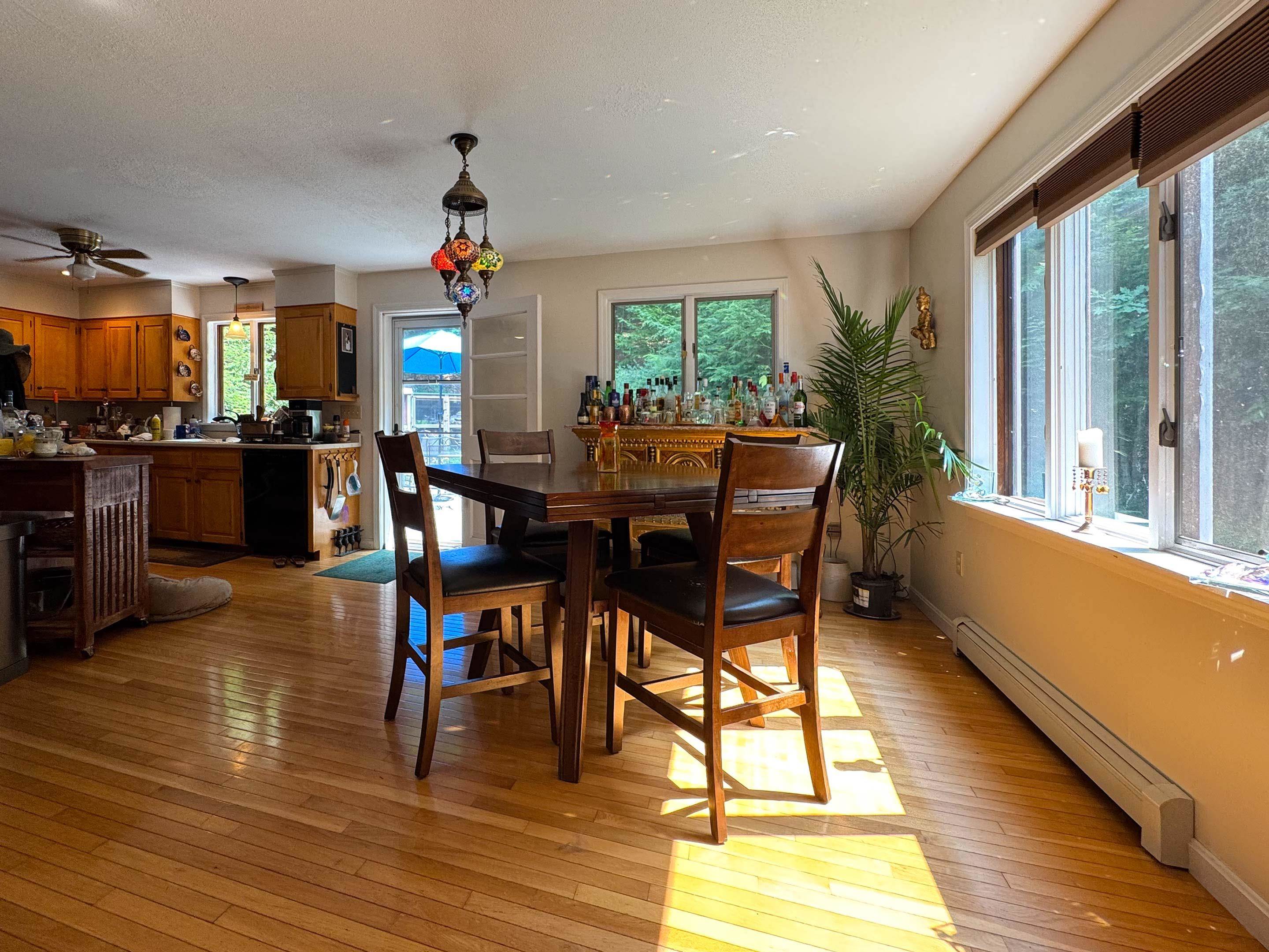 Dining Area 23863695
