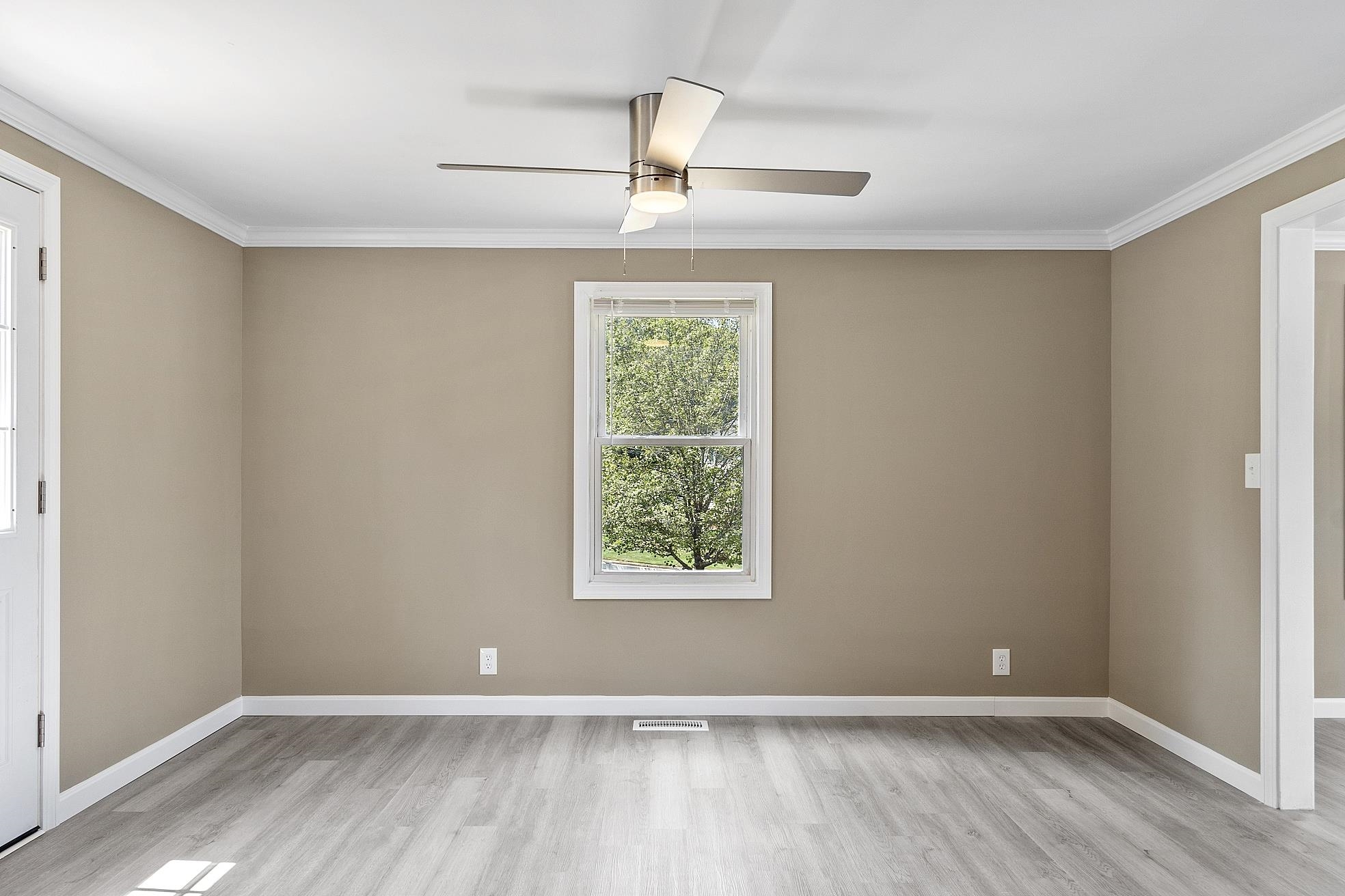 Eating area in Kitchen 23870688
