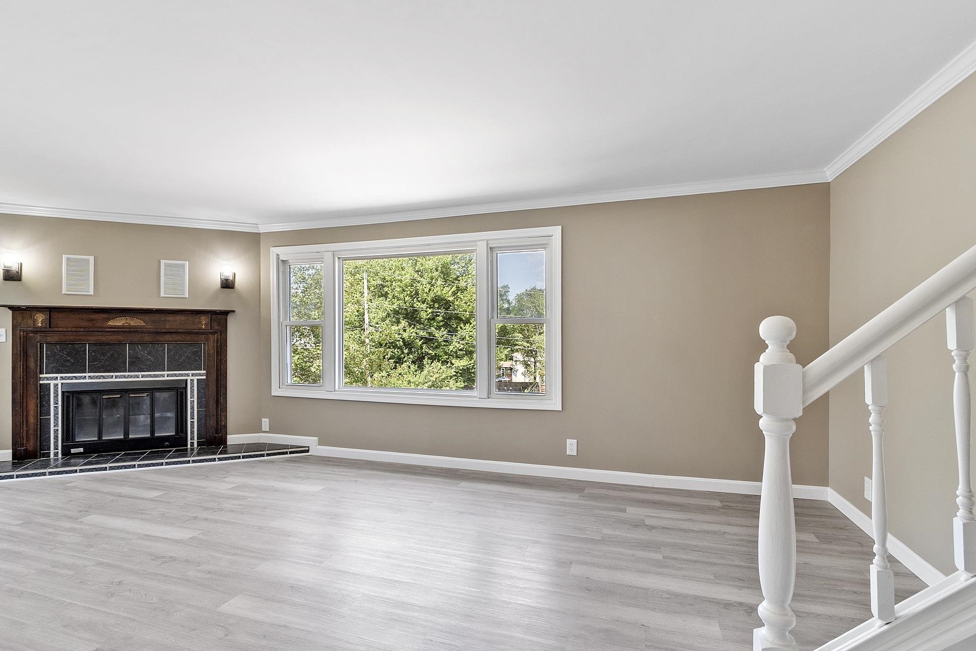 Dinning/Living Room 23870675