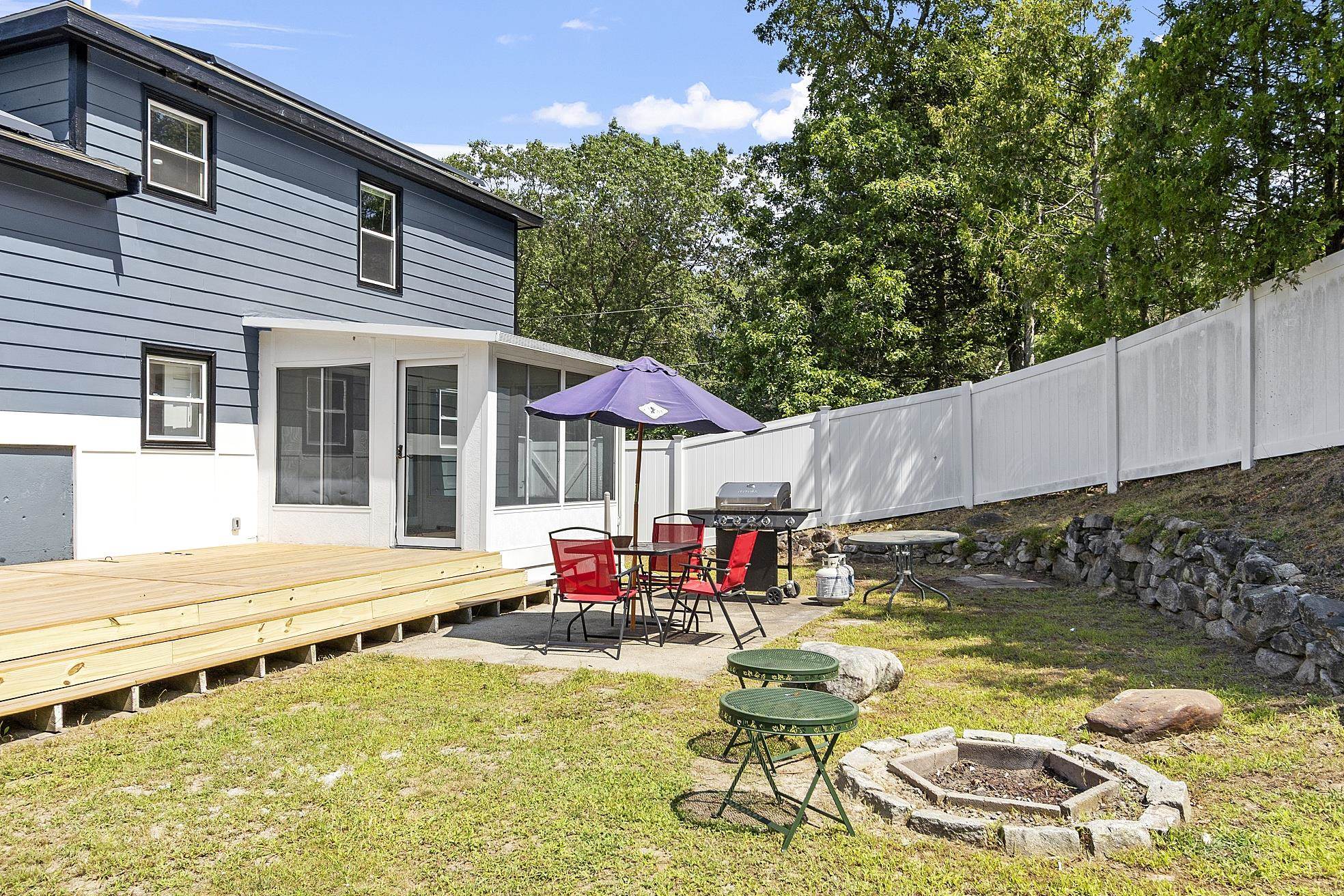 Back Yard - eating area and fire pit 23870668