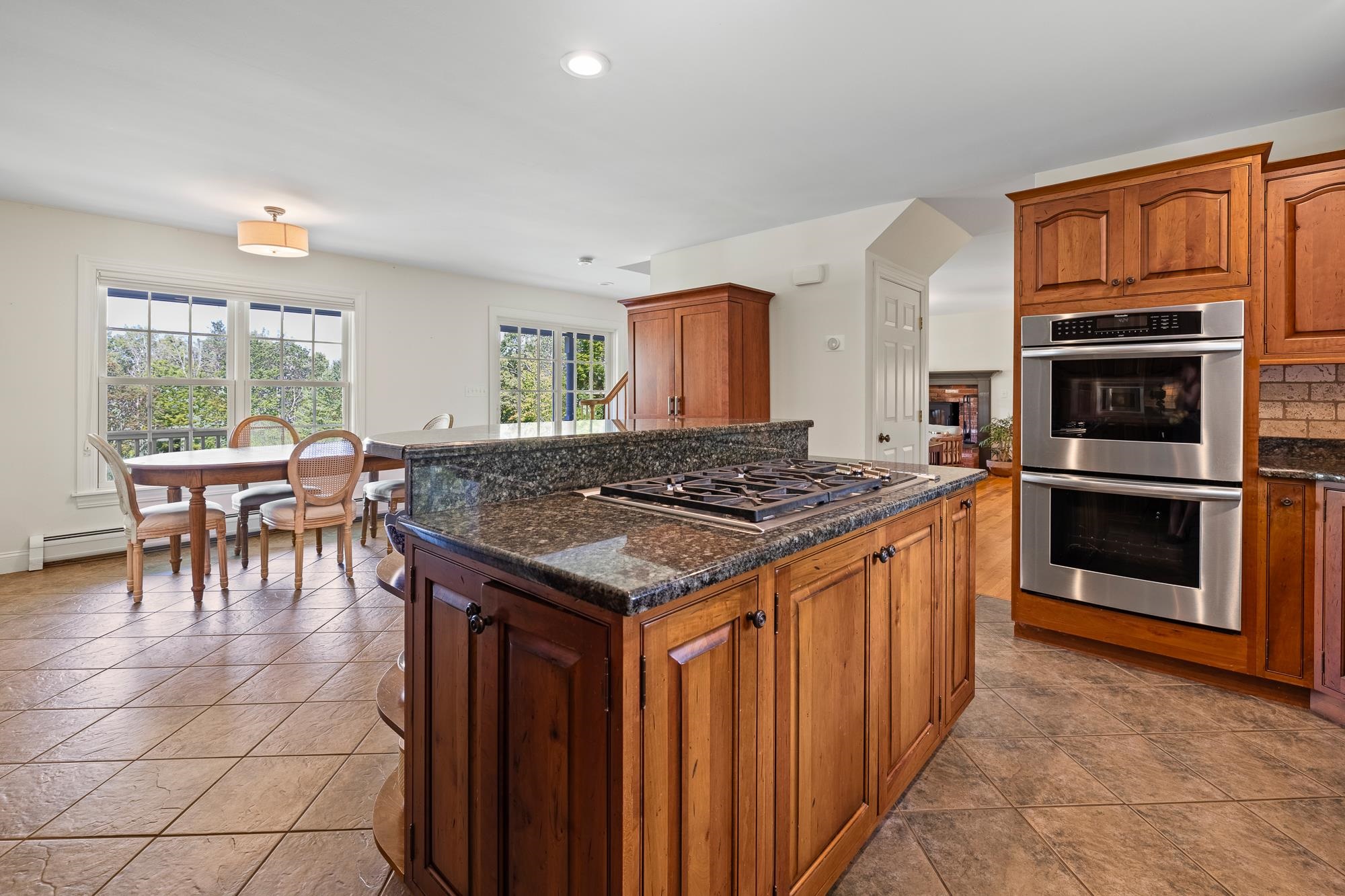 Eat in Kitchen 23885118